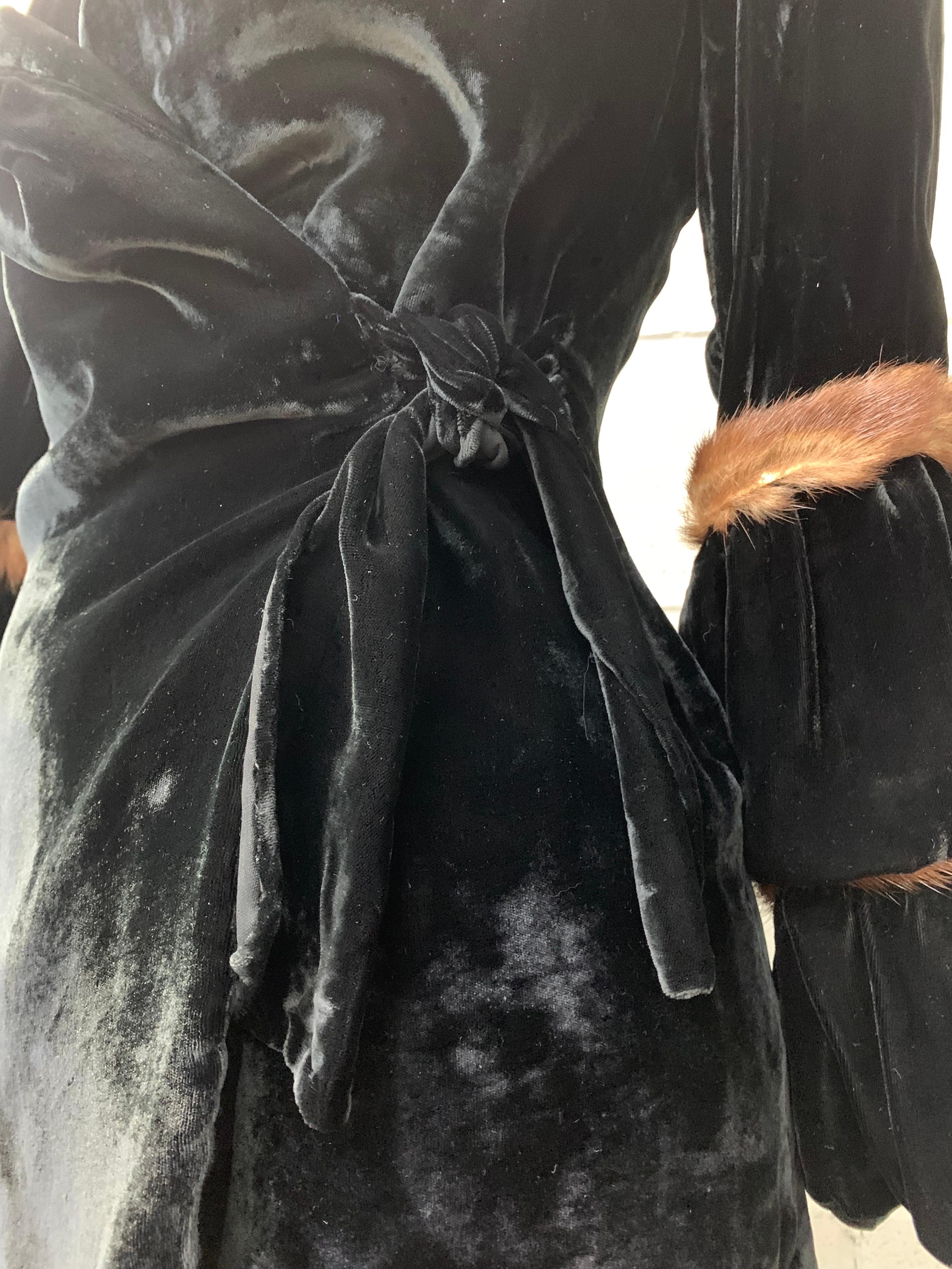 1930s Black Silk Velvet Wrap Jacket w Lantern Sleeves Trimmed in Mink w Brooch  For Sale 8