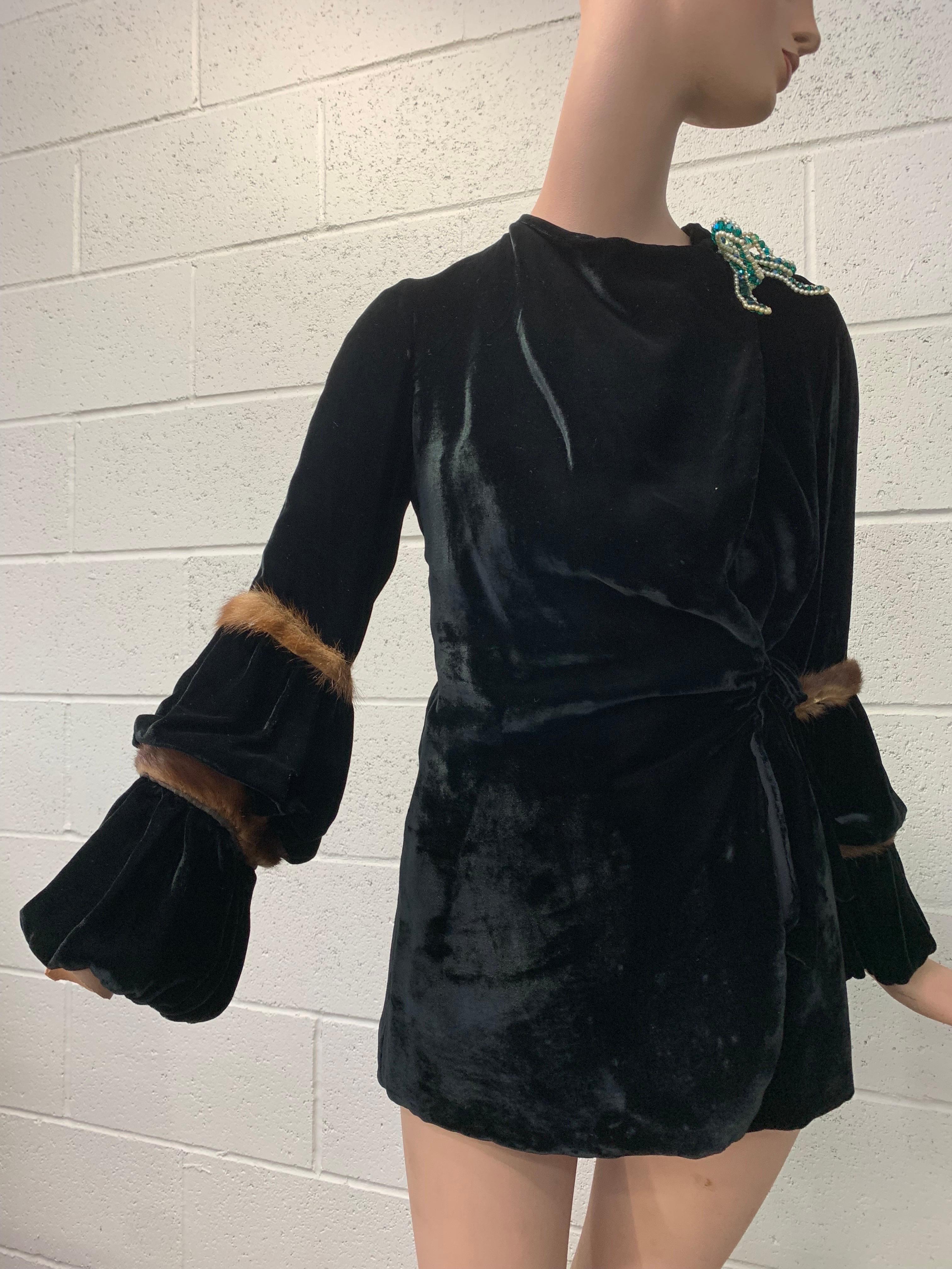 1930s Black Silk Velvet Wrap Jacket w Lantern Sleeves Trimmed in Mink w Brooch  For Sale 2
