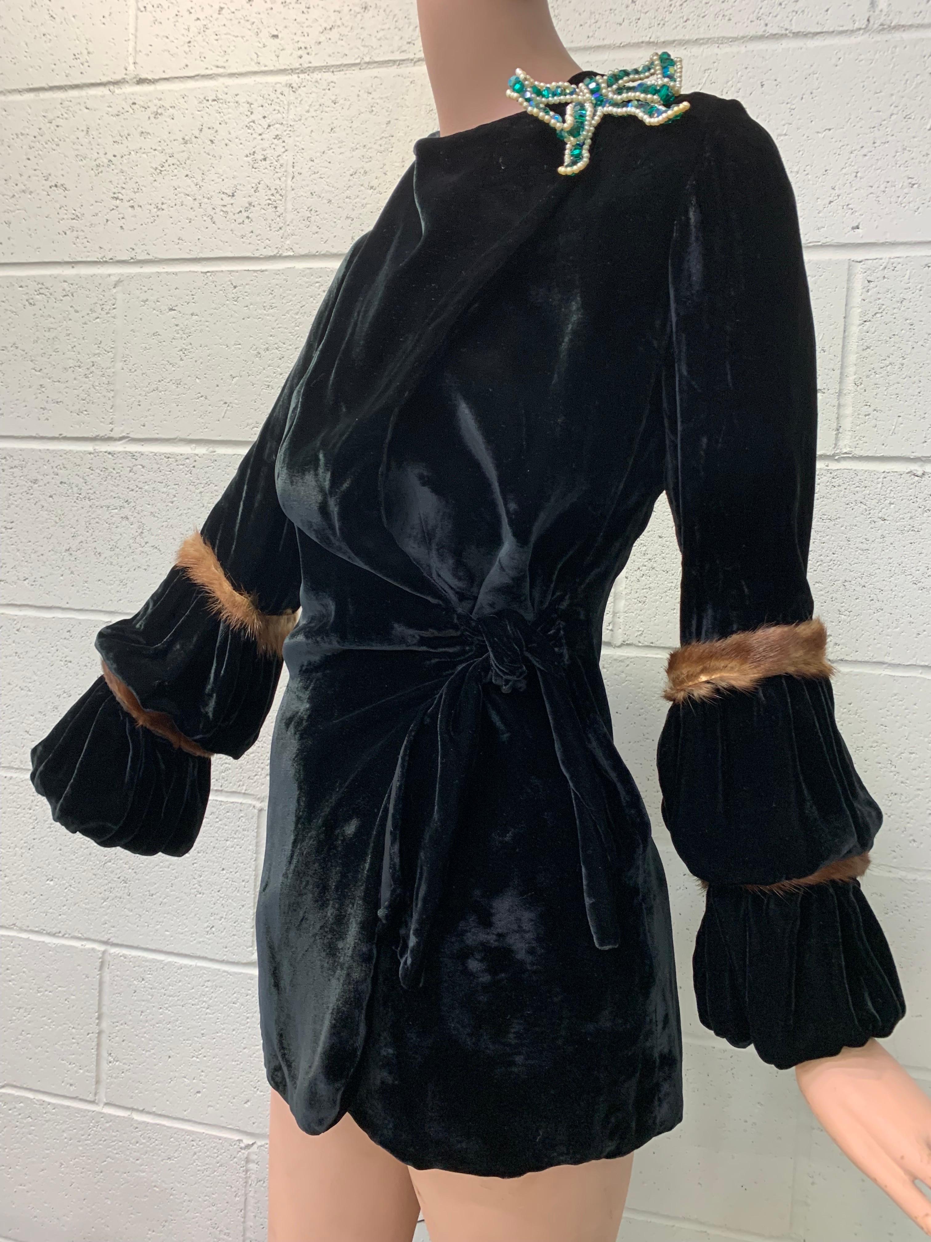 1930s Black Silk Velvet Wrap Jacket w Lantern Sleeves Trimmed in Mink w Brooch  For Sale 3