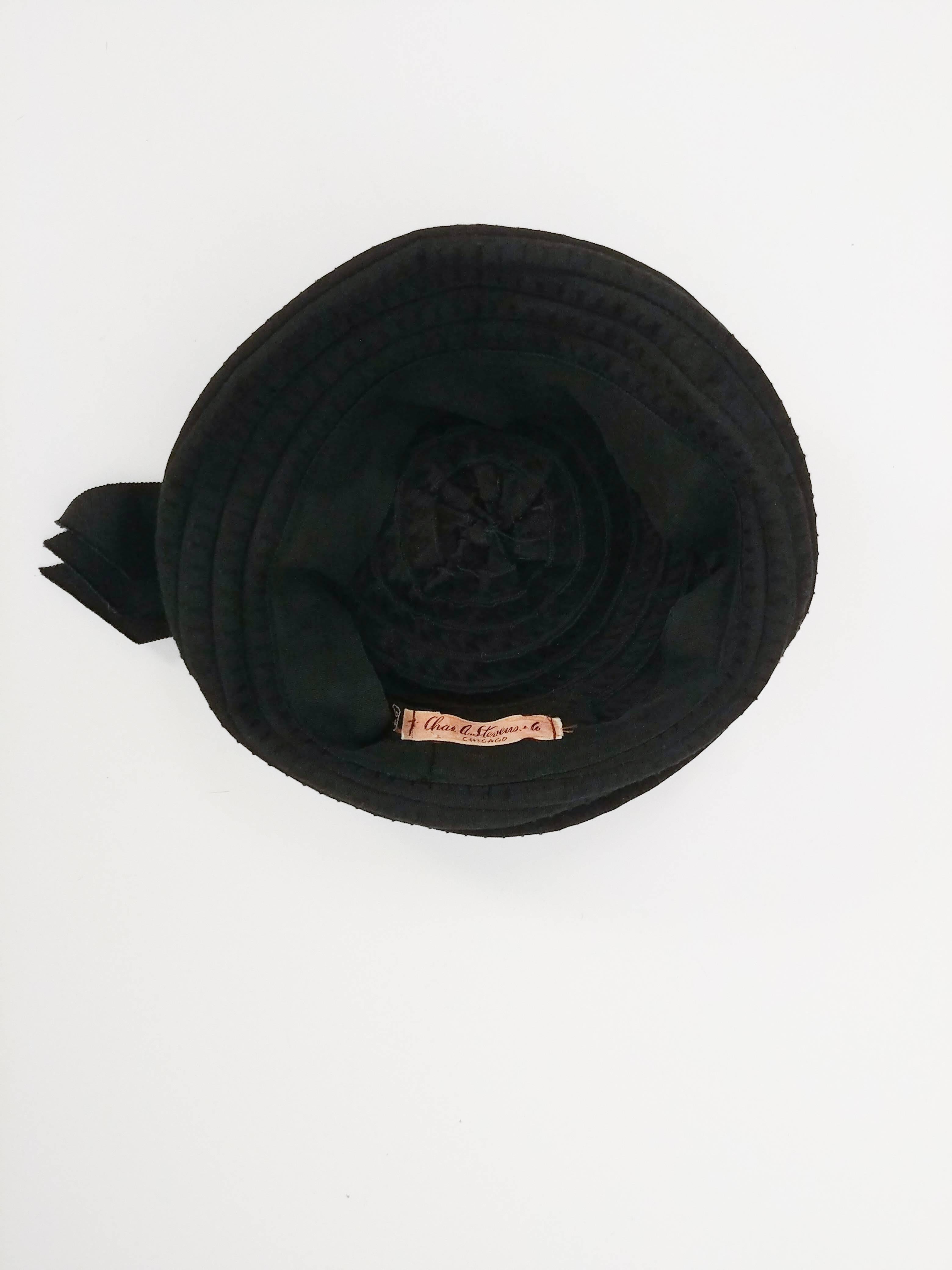 beret with ribbon