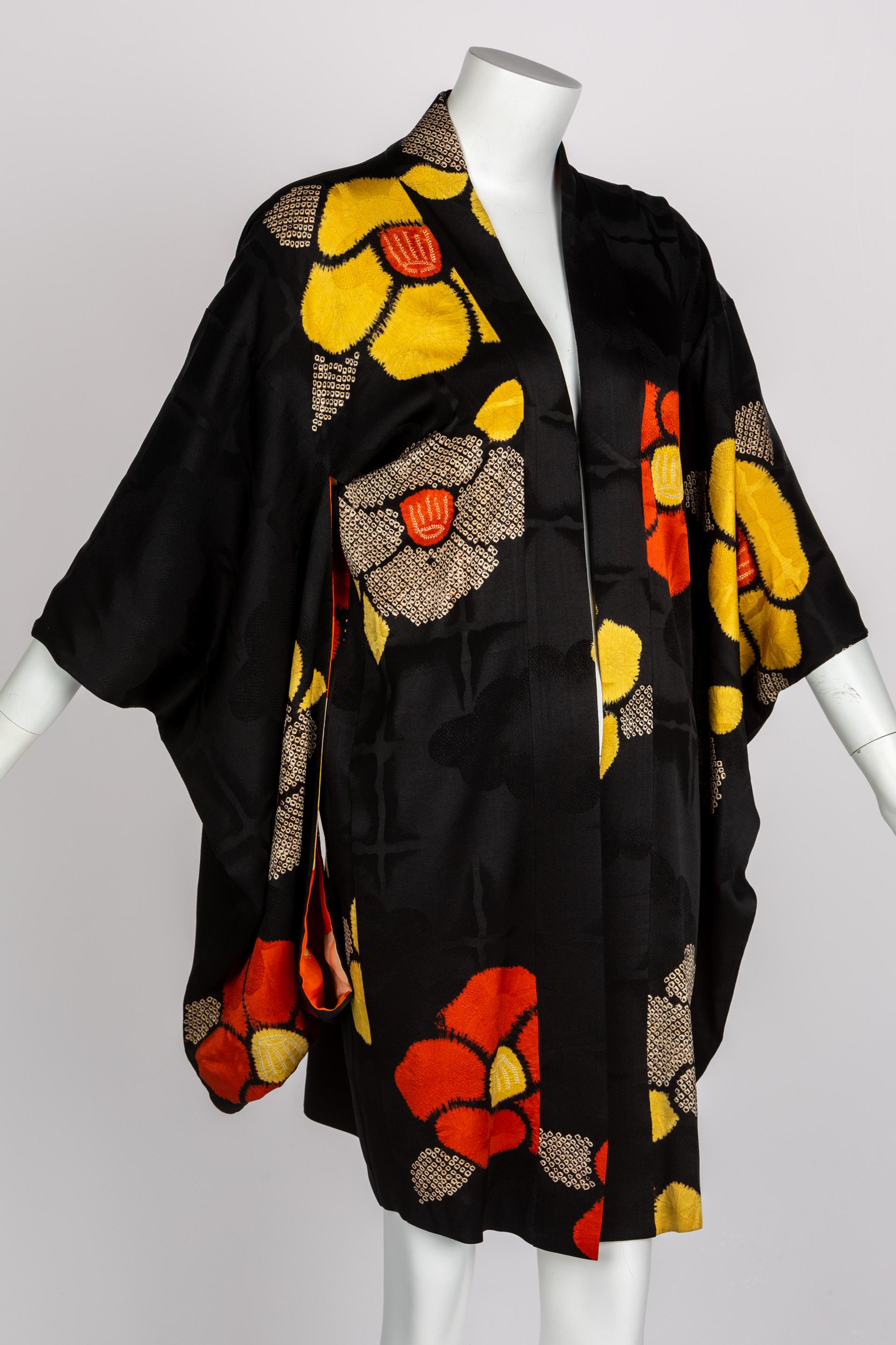 1930s Black Vibrant Shibori Flower Silk Kimono Jacket  In Excellent Condition For Sale In Boca Raton, FL