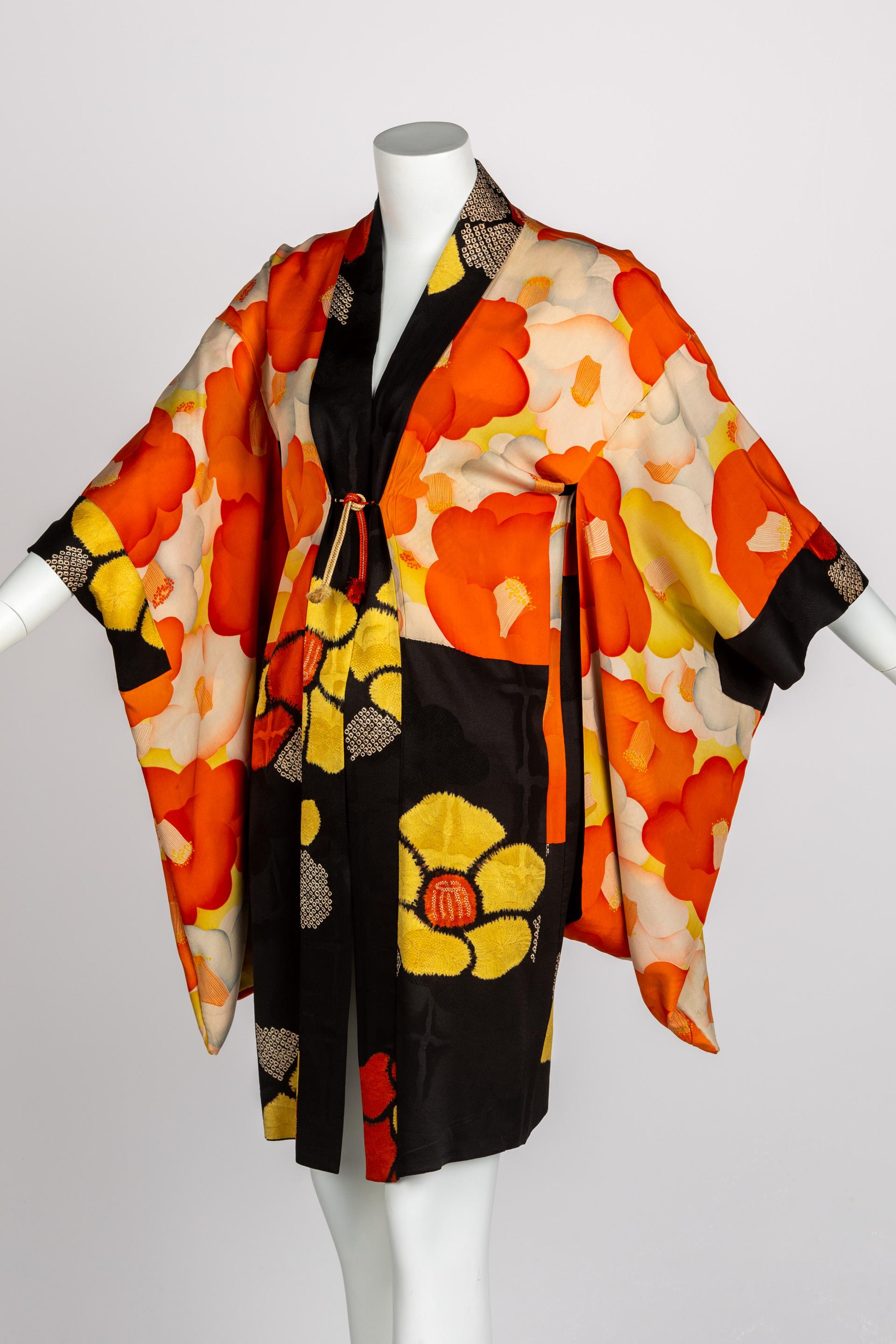 Schwarzer lebhafter Seidenkimono mit Shibori-Blumenmuster aus den 1930er Jahren  im Zustand „Hervorragend“ im Angebot in Boca Raton, FL