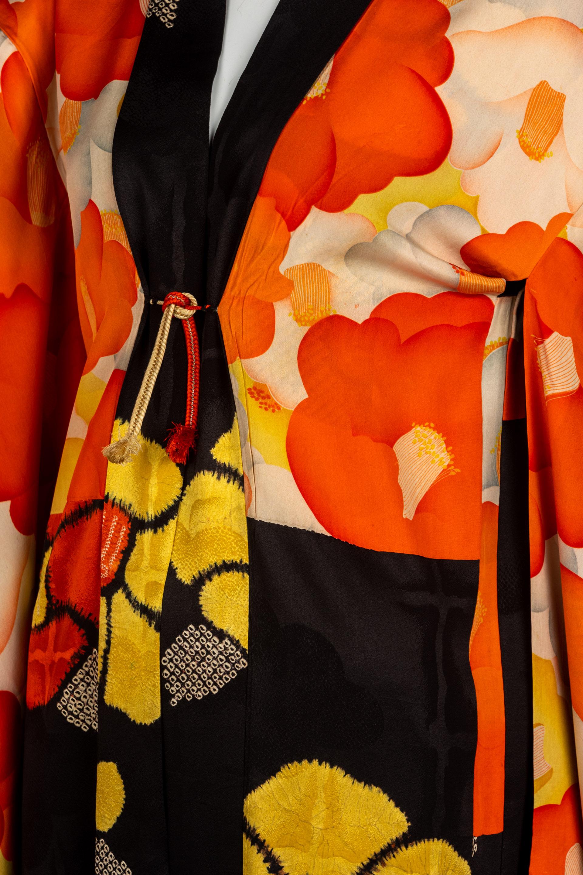 1930s Black Vibrant Shibori Flower Silk Kimono Jacket  For Sale 2