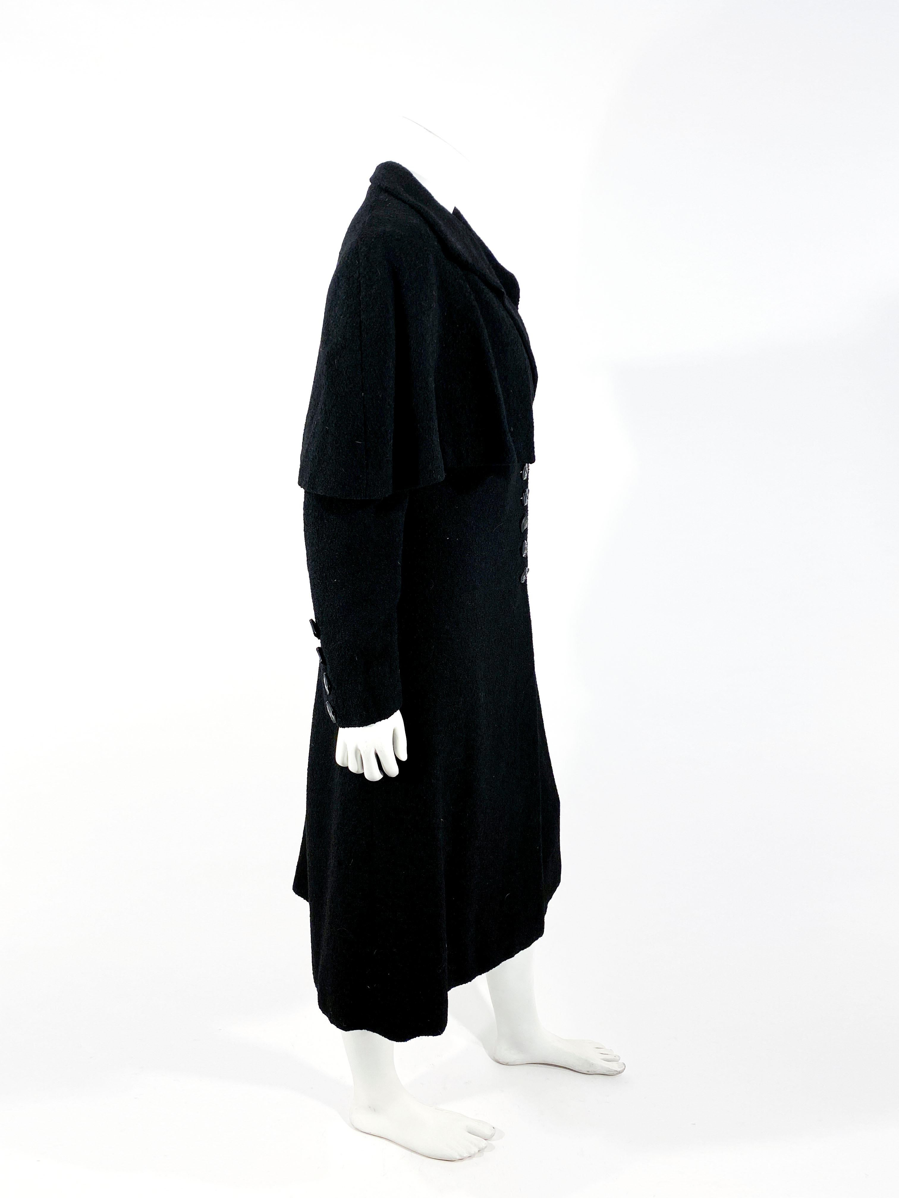 Cappotto in lana nera degli anni '30 con bottoni e mantellina In condizioni buone a San Francisco, CA