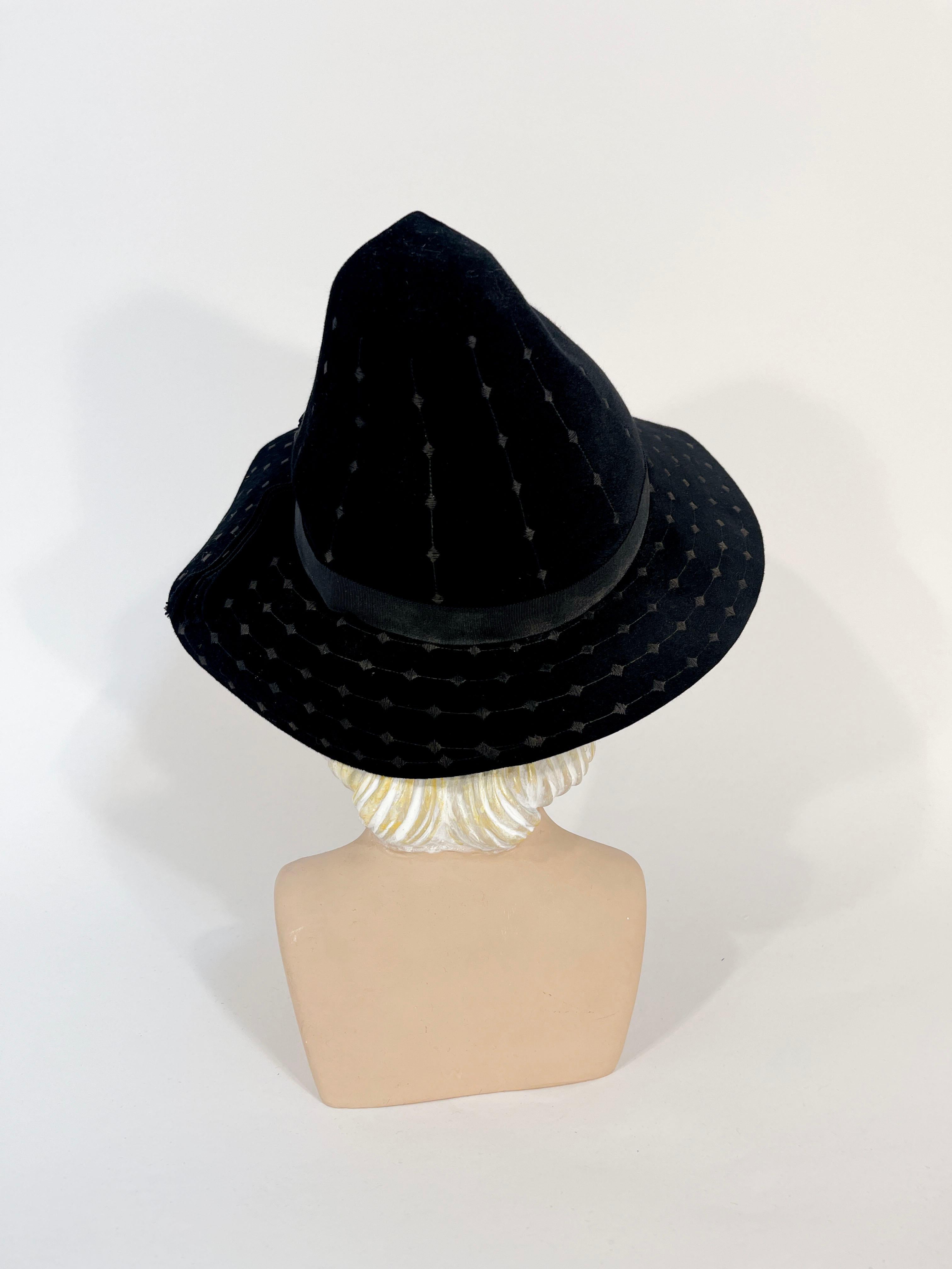 Beige 1930s Black Wool Felt High Fashion Hat For Sale