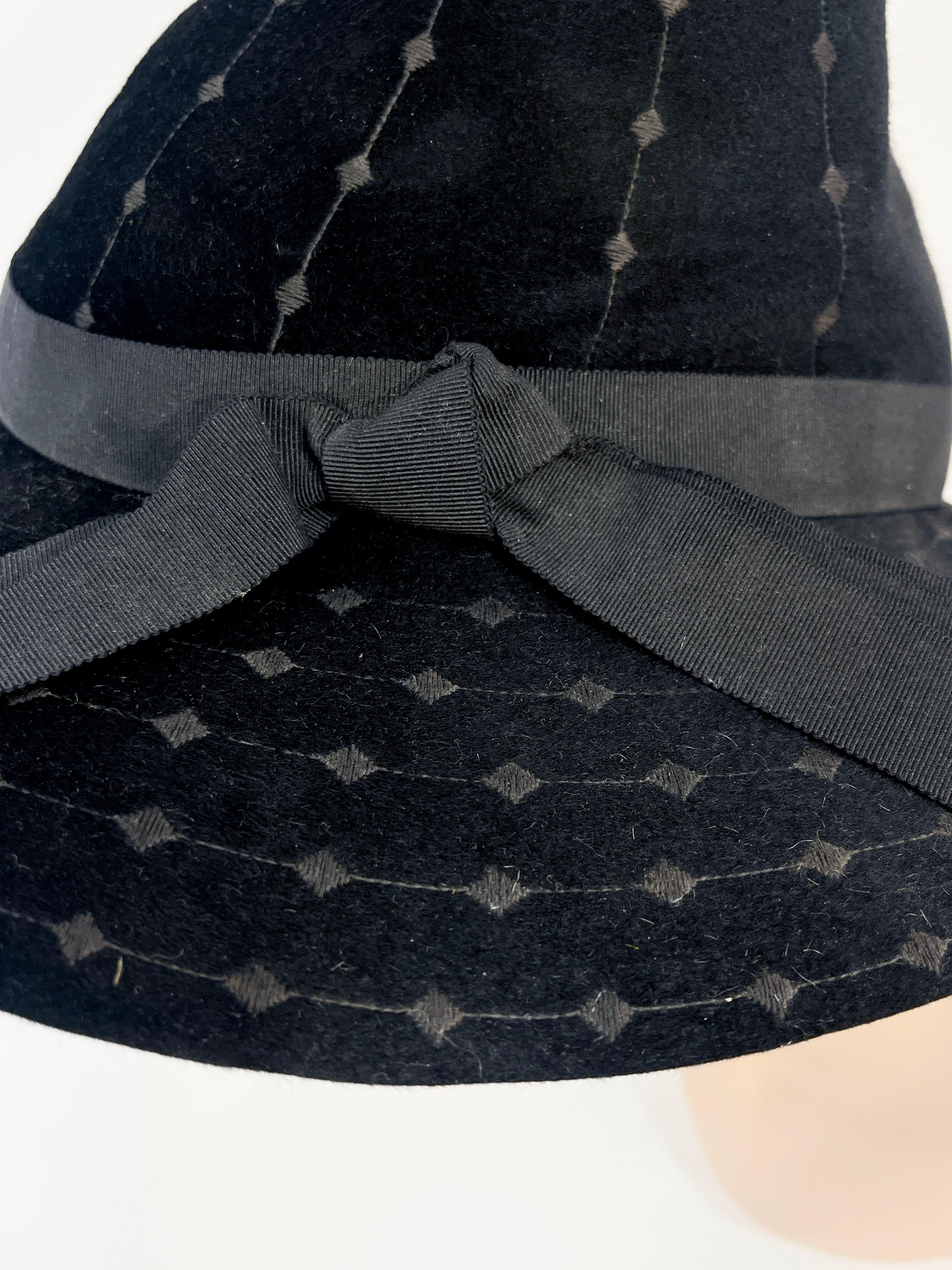 1930s Black Wool Felt High Fashion Hat In Good Condition For Sale In San Francisco, CA