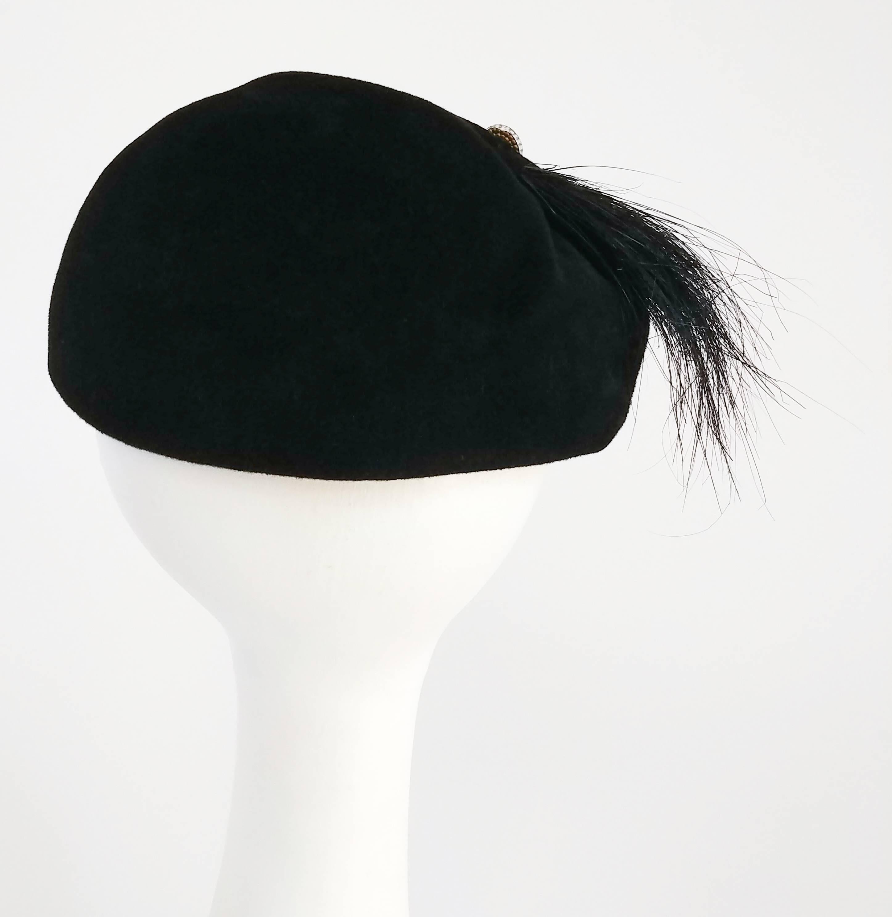 Black Wool Hat with Horsehair Embellishment, 1930s  In Good Condition For Sale In San Francisco, CA