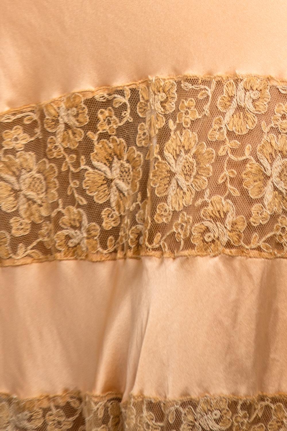 1930S Blush Pink Bias Cut Silk Charmeuse Negligee Beautifully Trimmed With Lace For Sale 4