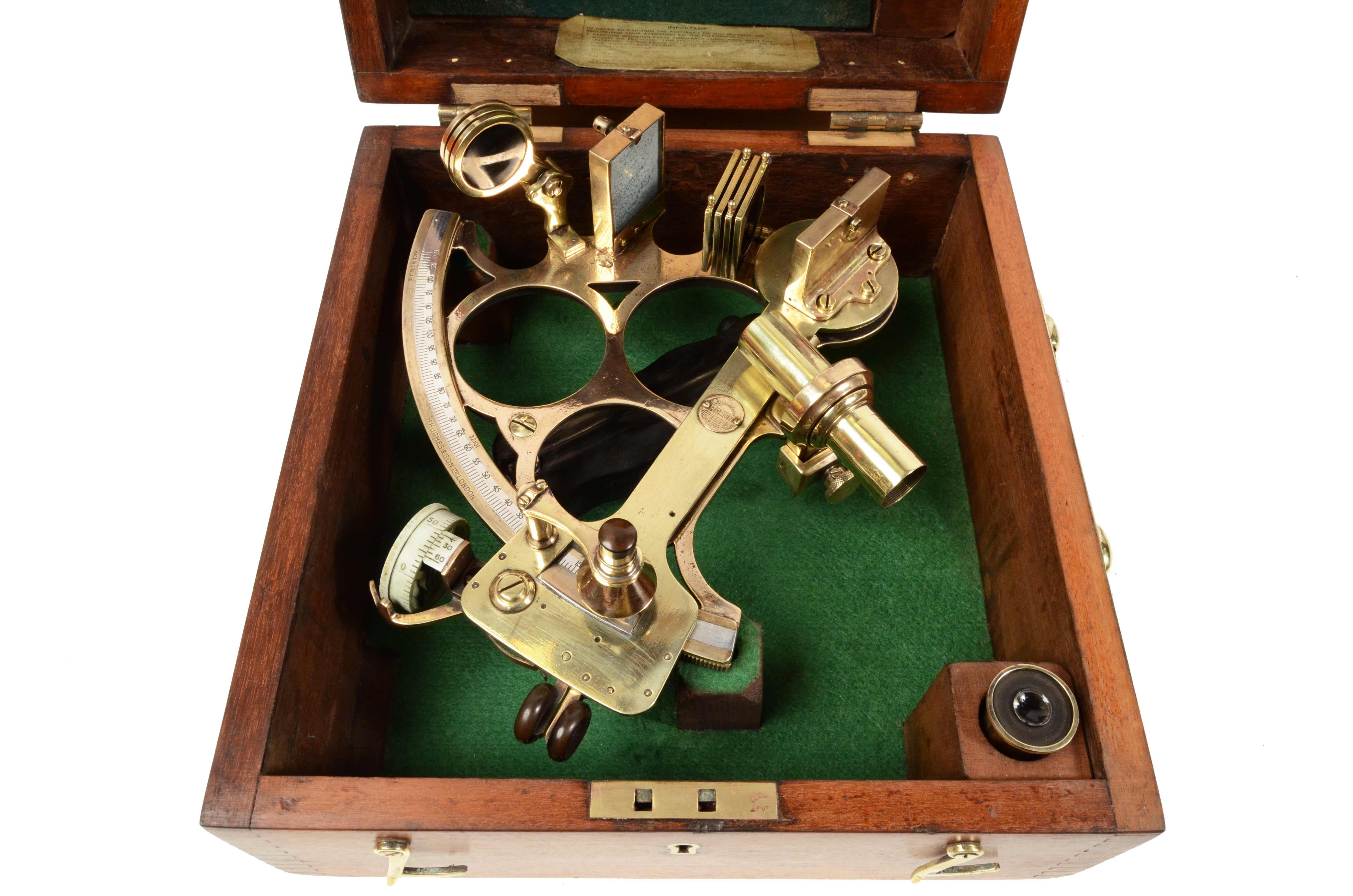 1930s Brass sextant signed Husun Trade Mark and made by H. Hughes & Son Ltd, a company active for about 250 years and specialized in the production of nautical instruments; instrument complete with optics and placed in an elegant original square