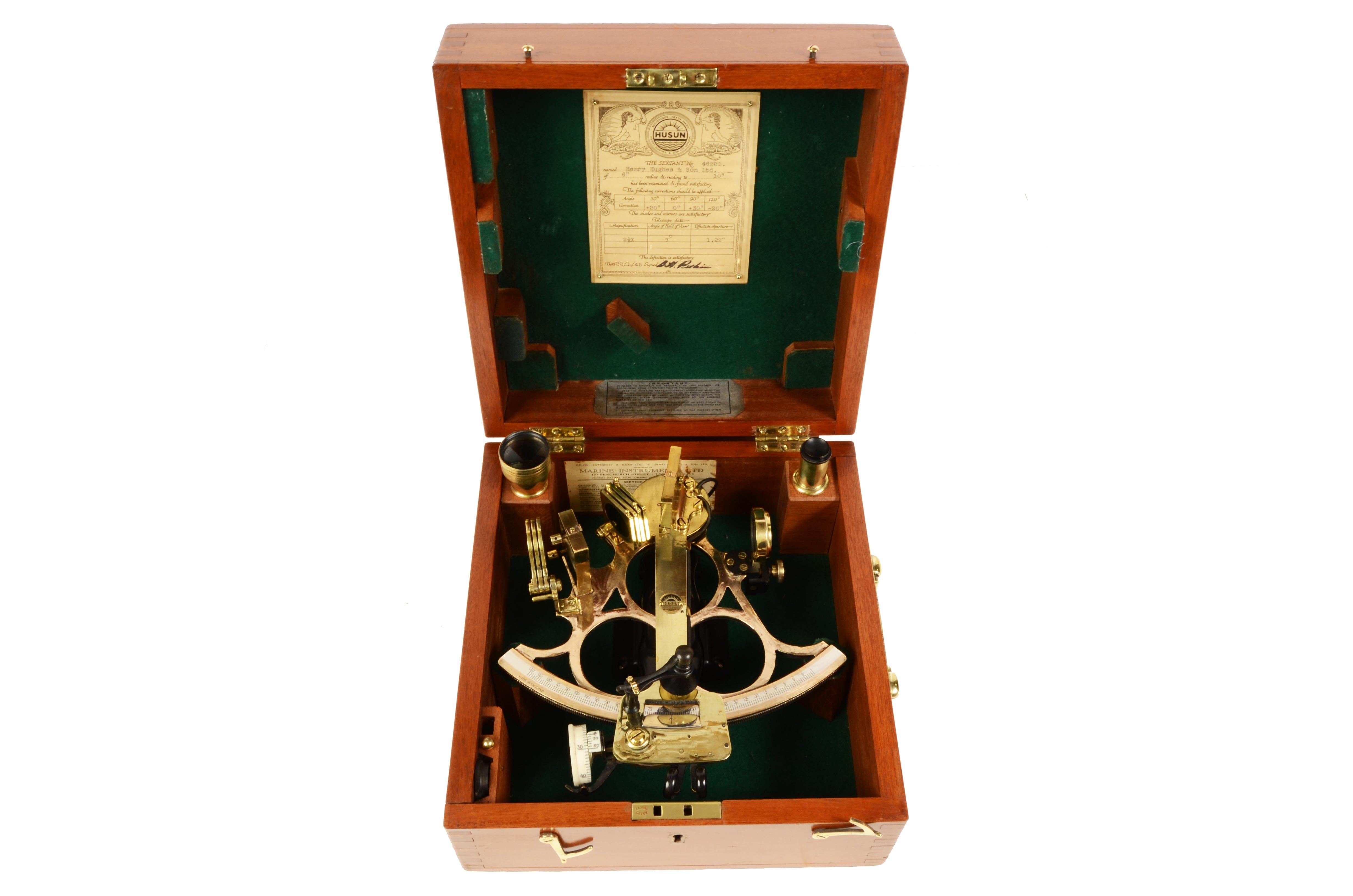 Instrument de navigation maritime ancien sextant en laiton des années 1930 de H. Hughes & Son 6