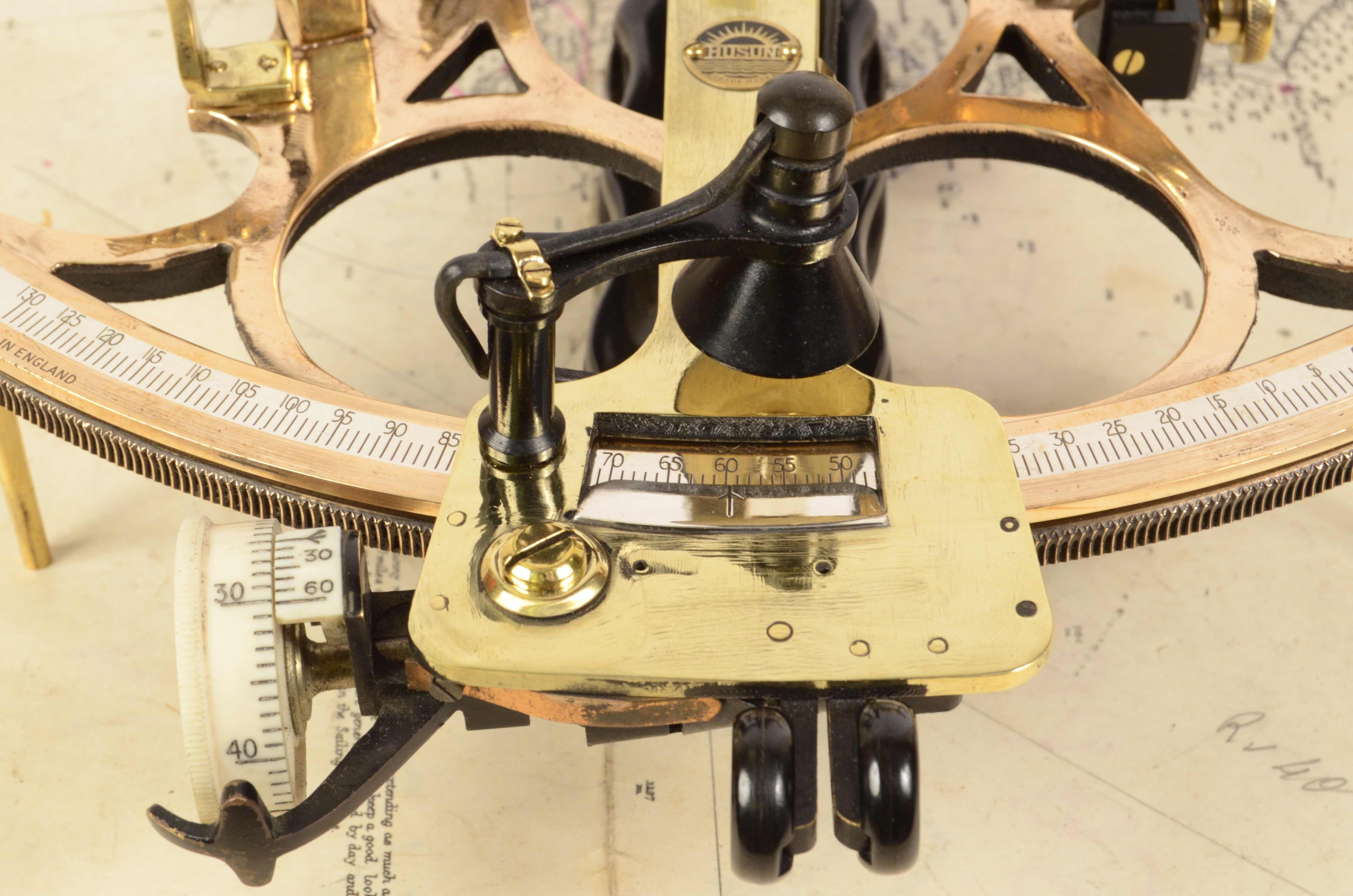 1930er Jahre Messing Sextant H. Hughes & Son Antikes Navigationsinstrument aus den 1930er Jahren 14