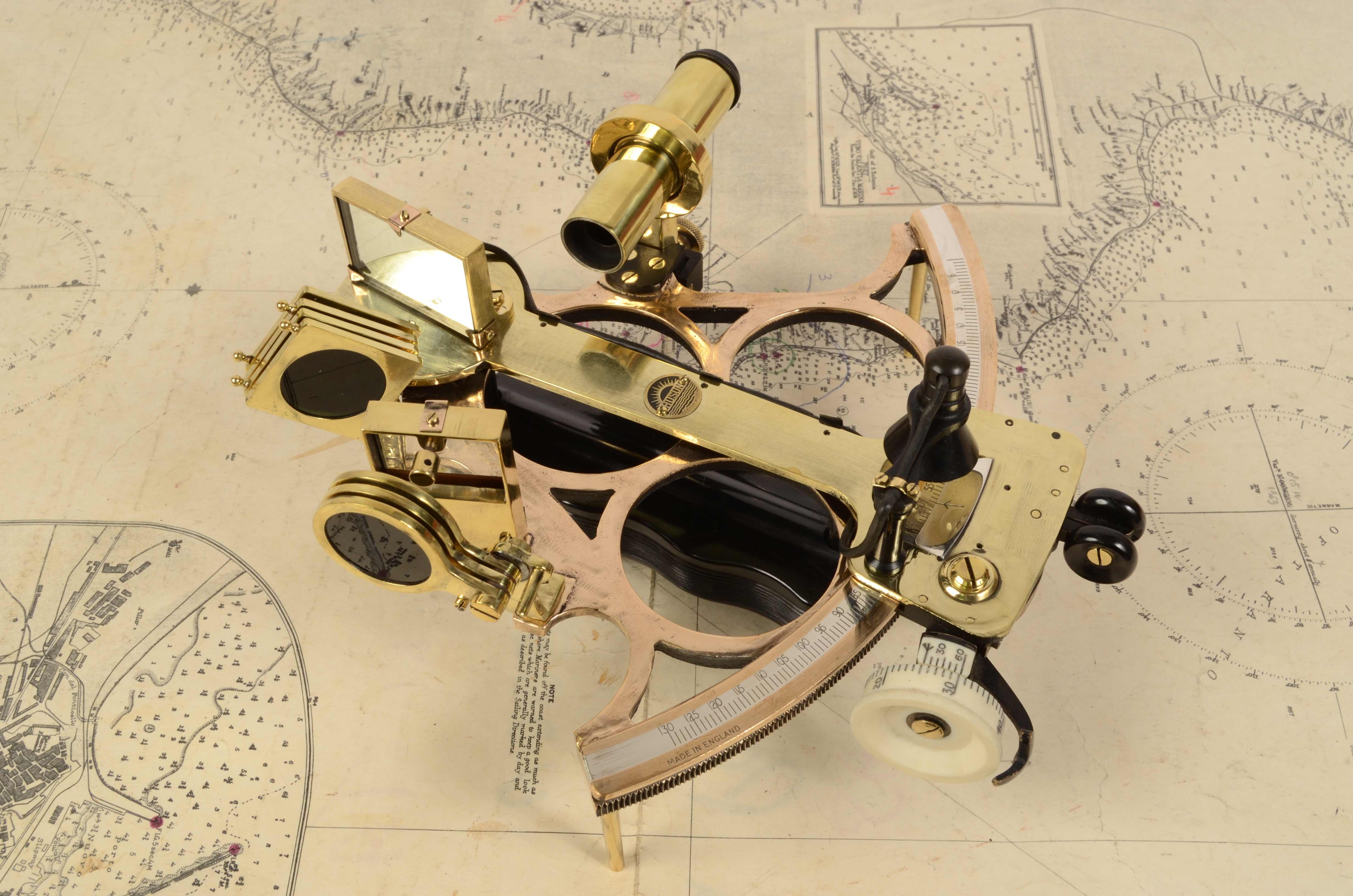 1930er Jahre Messing Sextant H. Hughes & Son Antikes Navigationsinstrument aus den 1930er Jahren 1