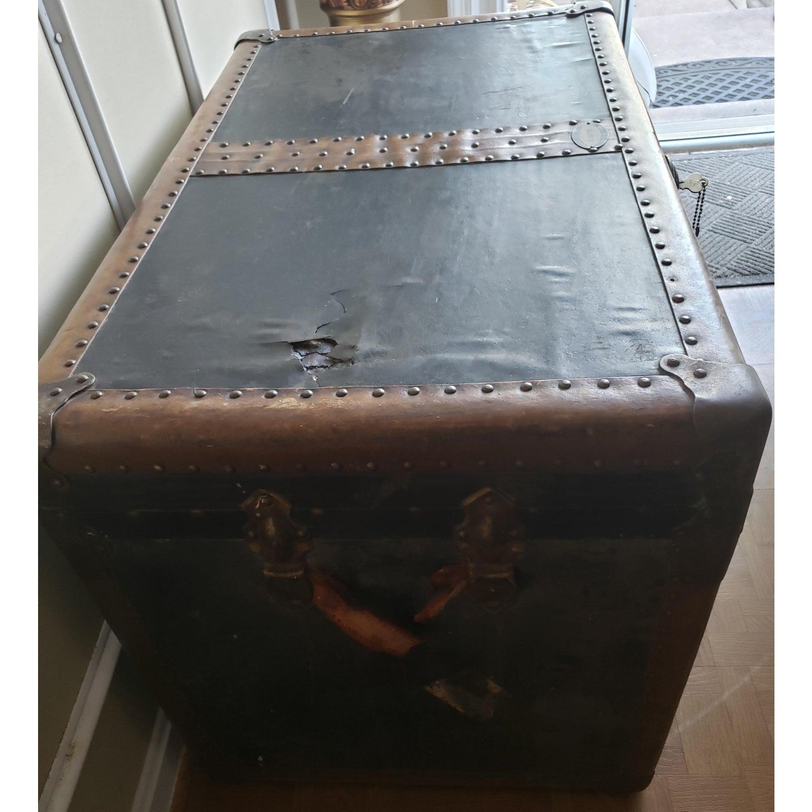 vintage 1930s steamer trunk