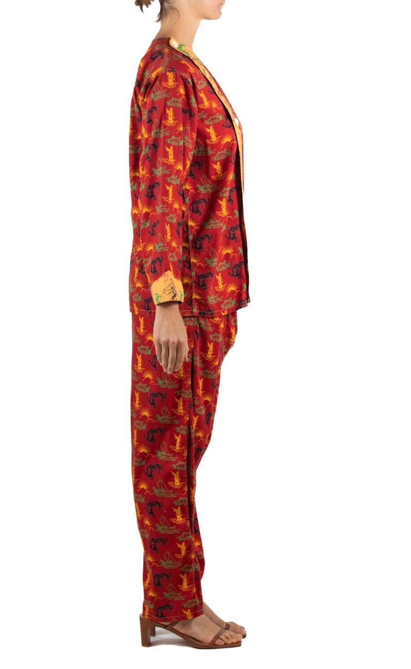 1930S Brick Red & Yellow Cotton Asian Novelty Printed Men's Pajamas In Excellent Condition For Sale In New York, NY