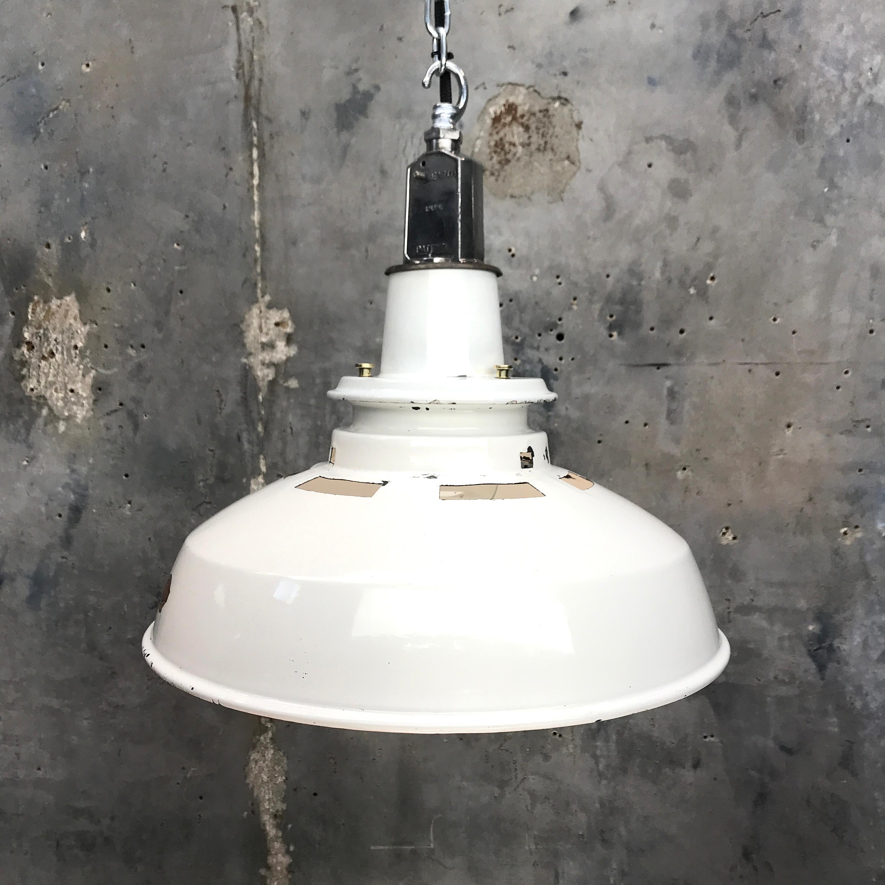 Original reclaimed white enamel vintage Thorlux ceiling light factory pendant made in England.

This is a traditional 1930s Thorlux ceiling pendant restored by hand in UK by Loomlight to modern lighting standards.

Supplied and fitted with a