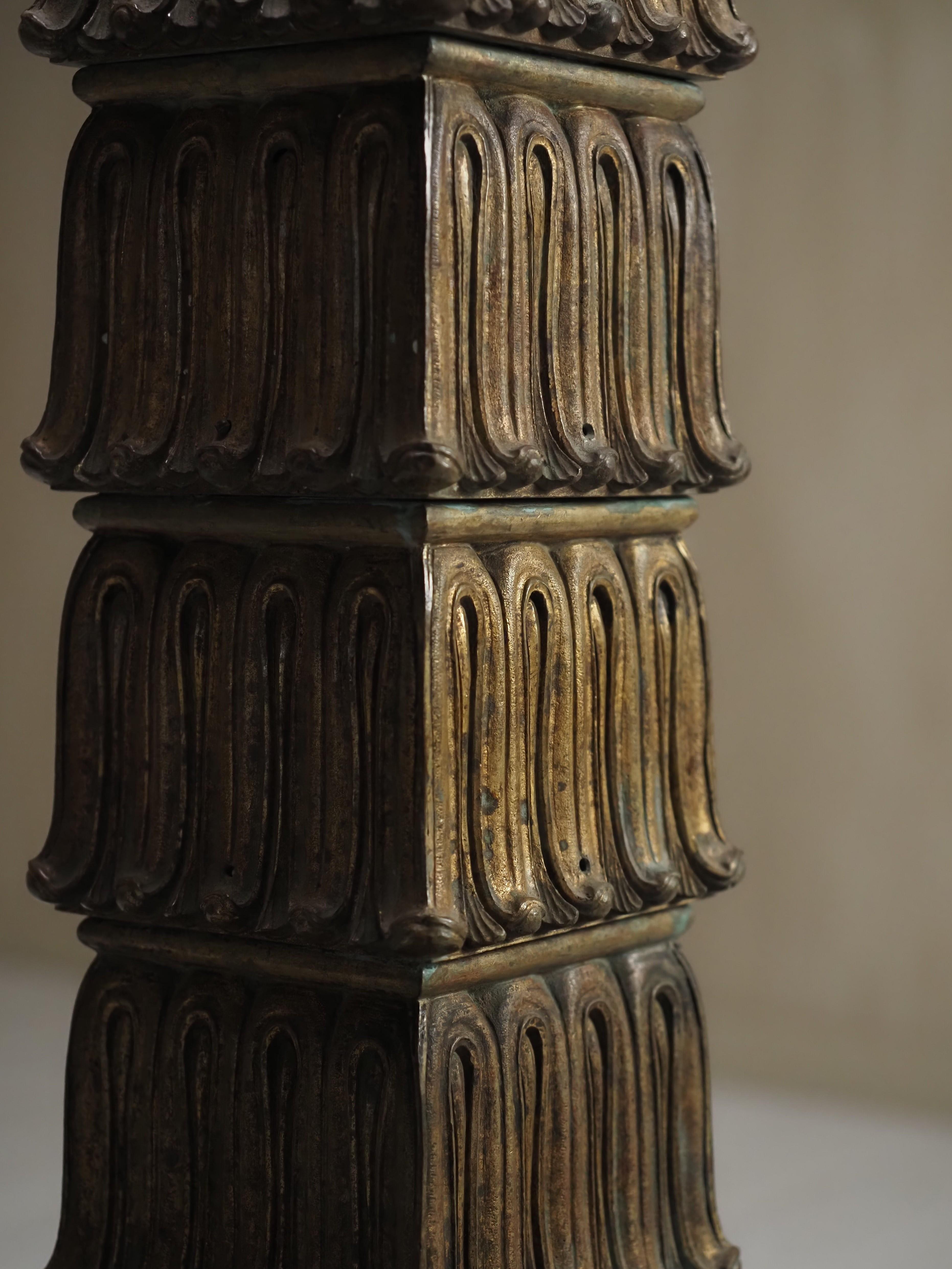 Francese Lampada da tavolo Art Deco in bronzo del 1930 in vendita
