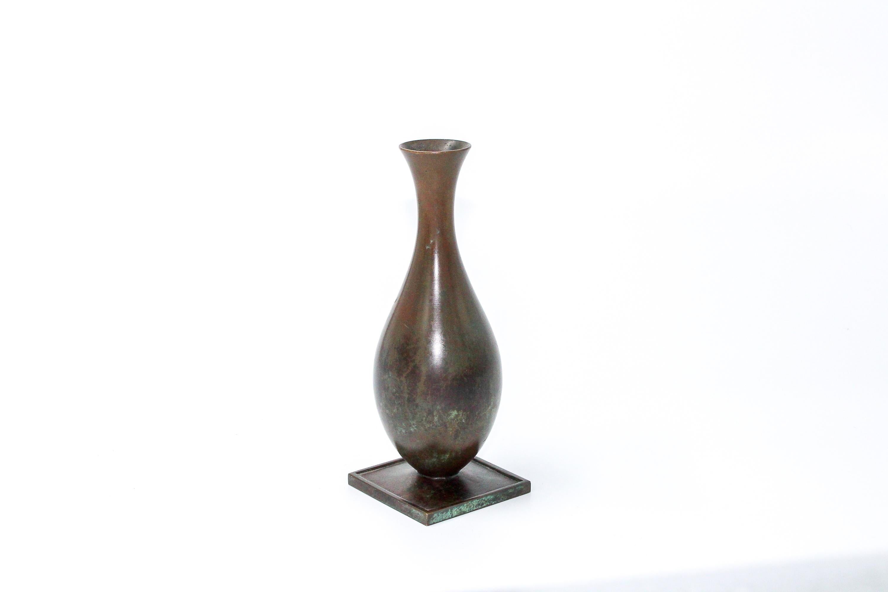 A 1930s bronze vase by Swedish manufacturer GAB with beautiful patina. A very decorative Art Deco vase. Good vintage condition with patina.