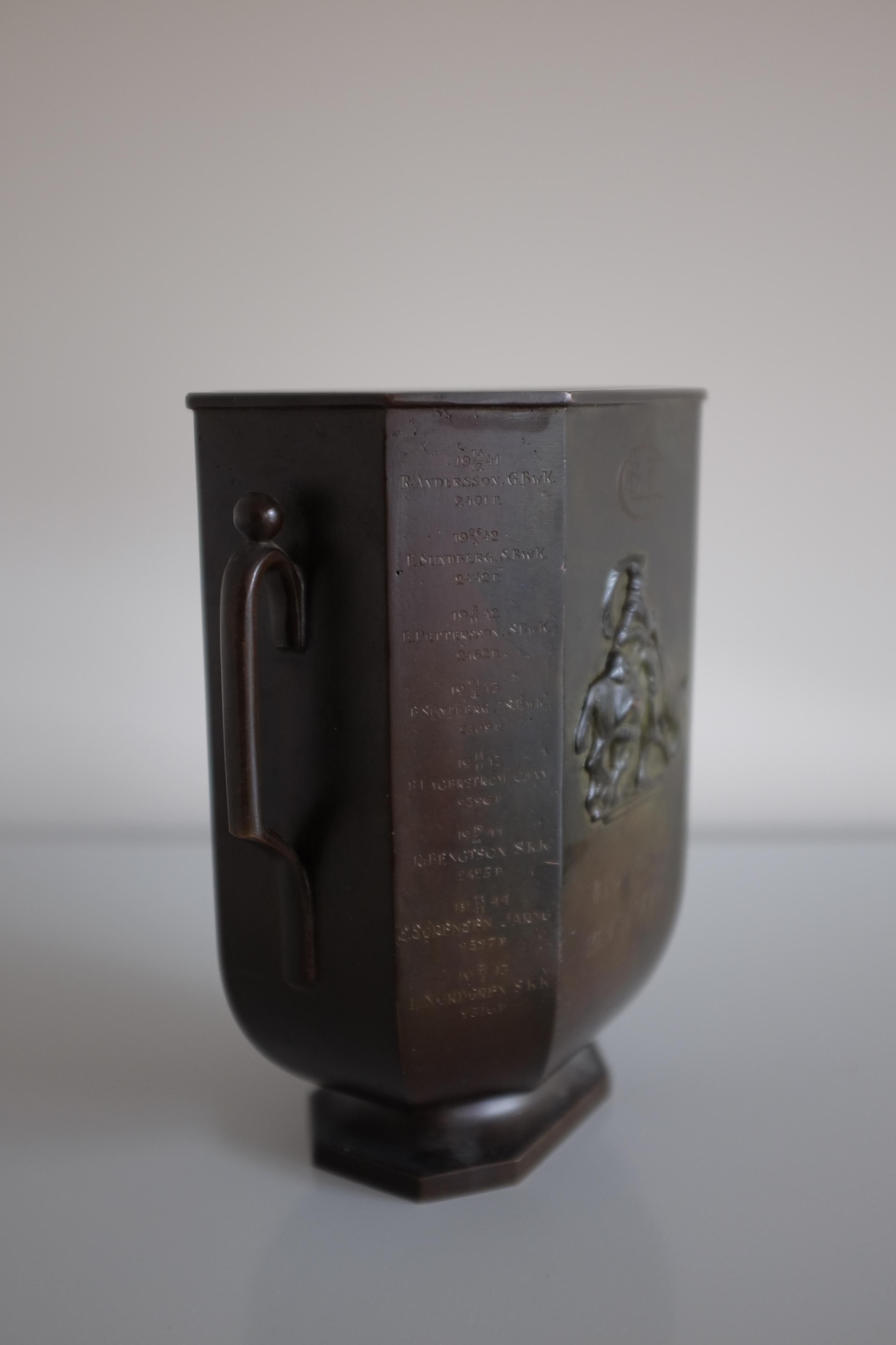 Vase en bronze des années 1930 par Just Andersen pour GAB Bon état - En vente à Brooklyn, NY