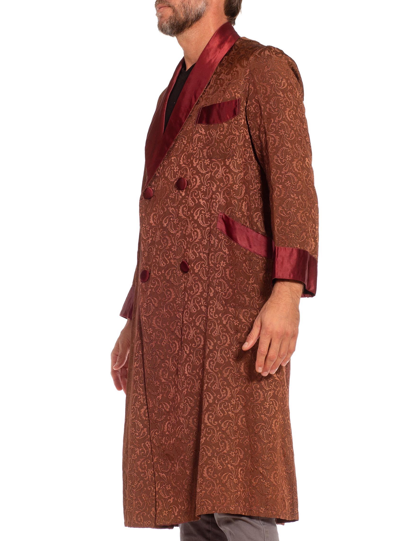 1930S Brown & Burgundy Paisley Rayon Jacquard Rare Button Robe With Silk Satin  In Excellent Condition For Sale In New York, NY