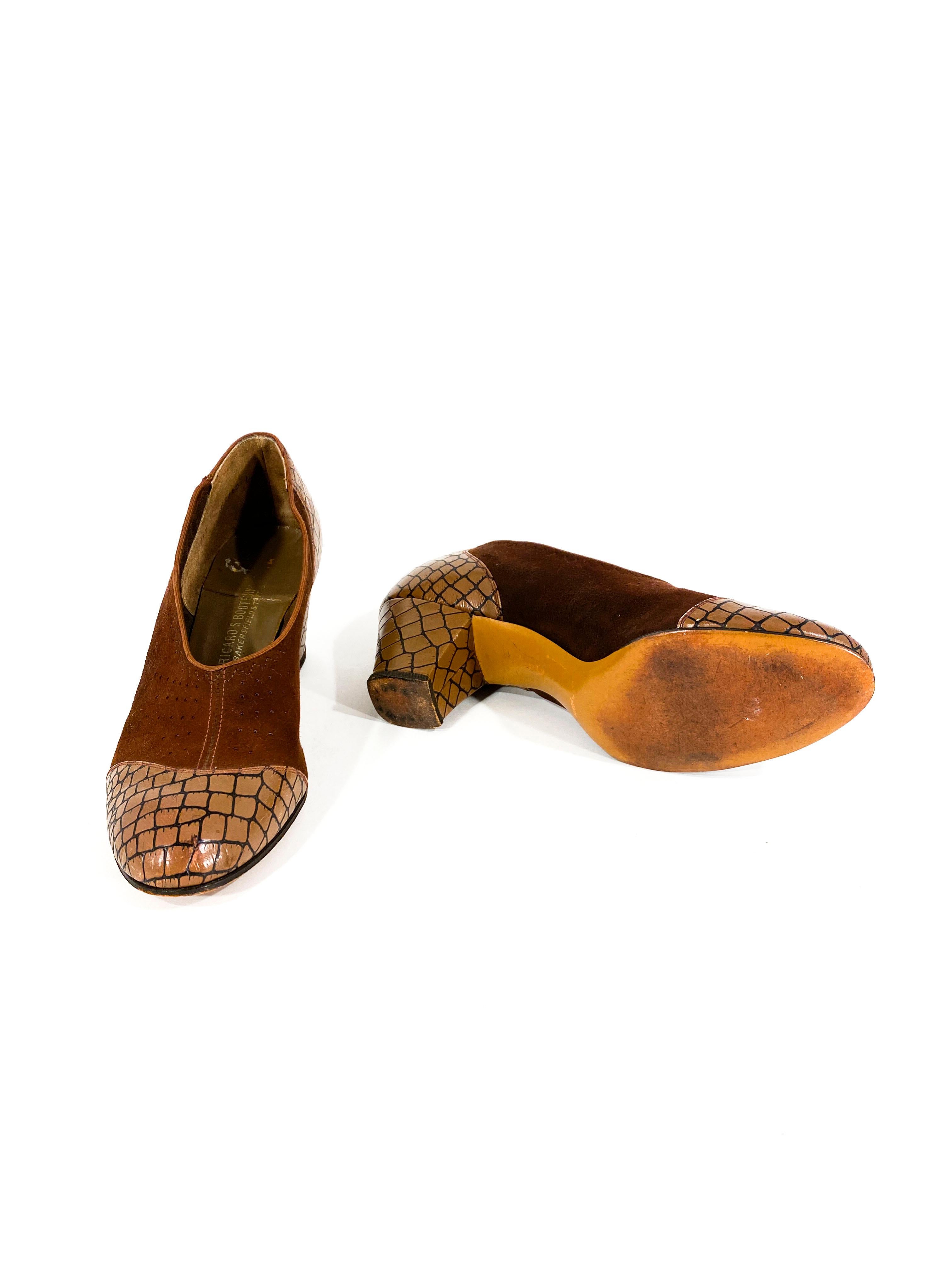 Chaussures à talon en daim et alligator marron à motif des années 1930 Pour femmes en vente