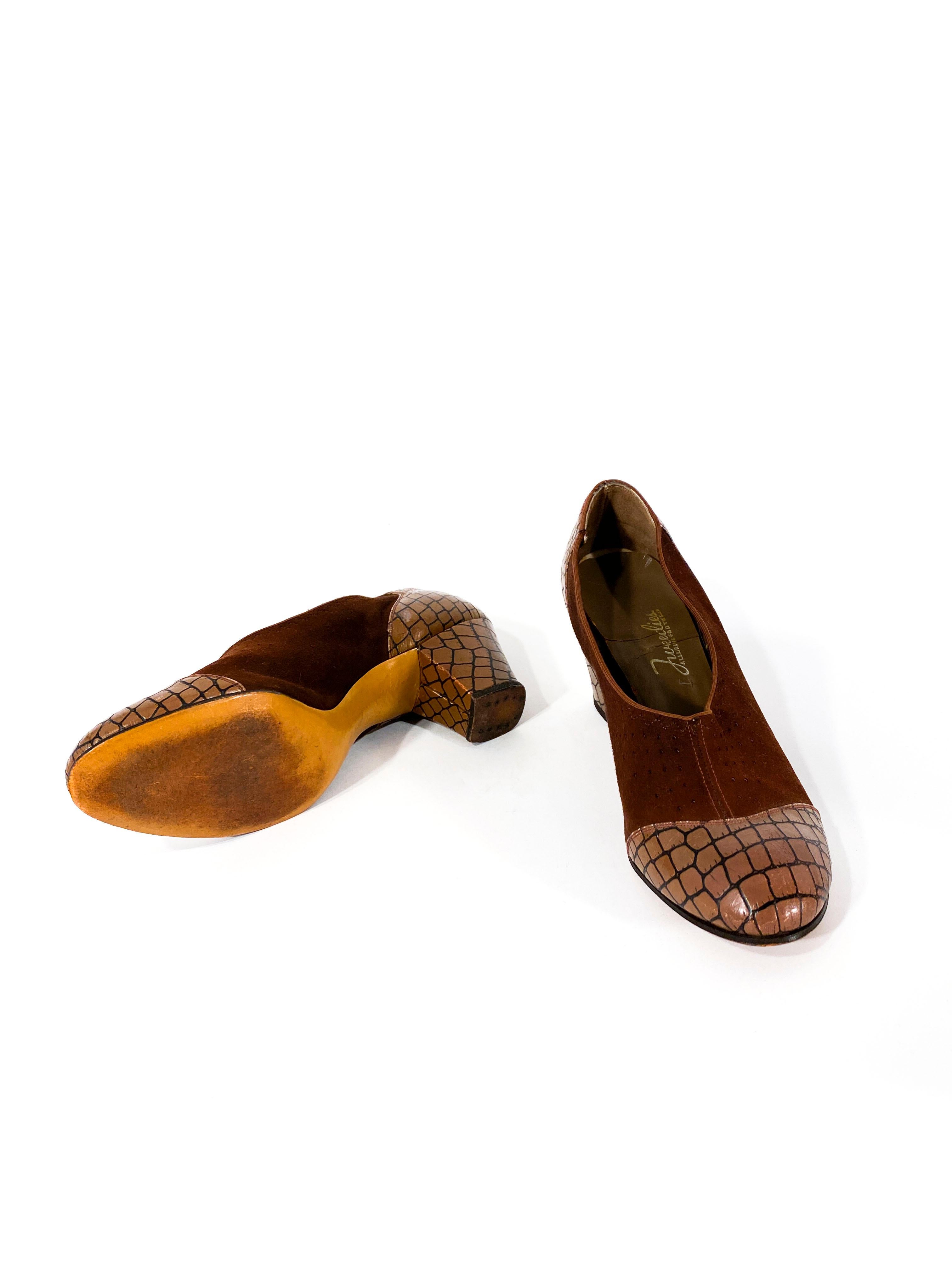 Chaussures à talon en daim et alligator marron à motif des années 1930 en vente 1