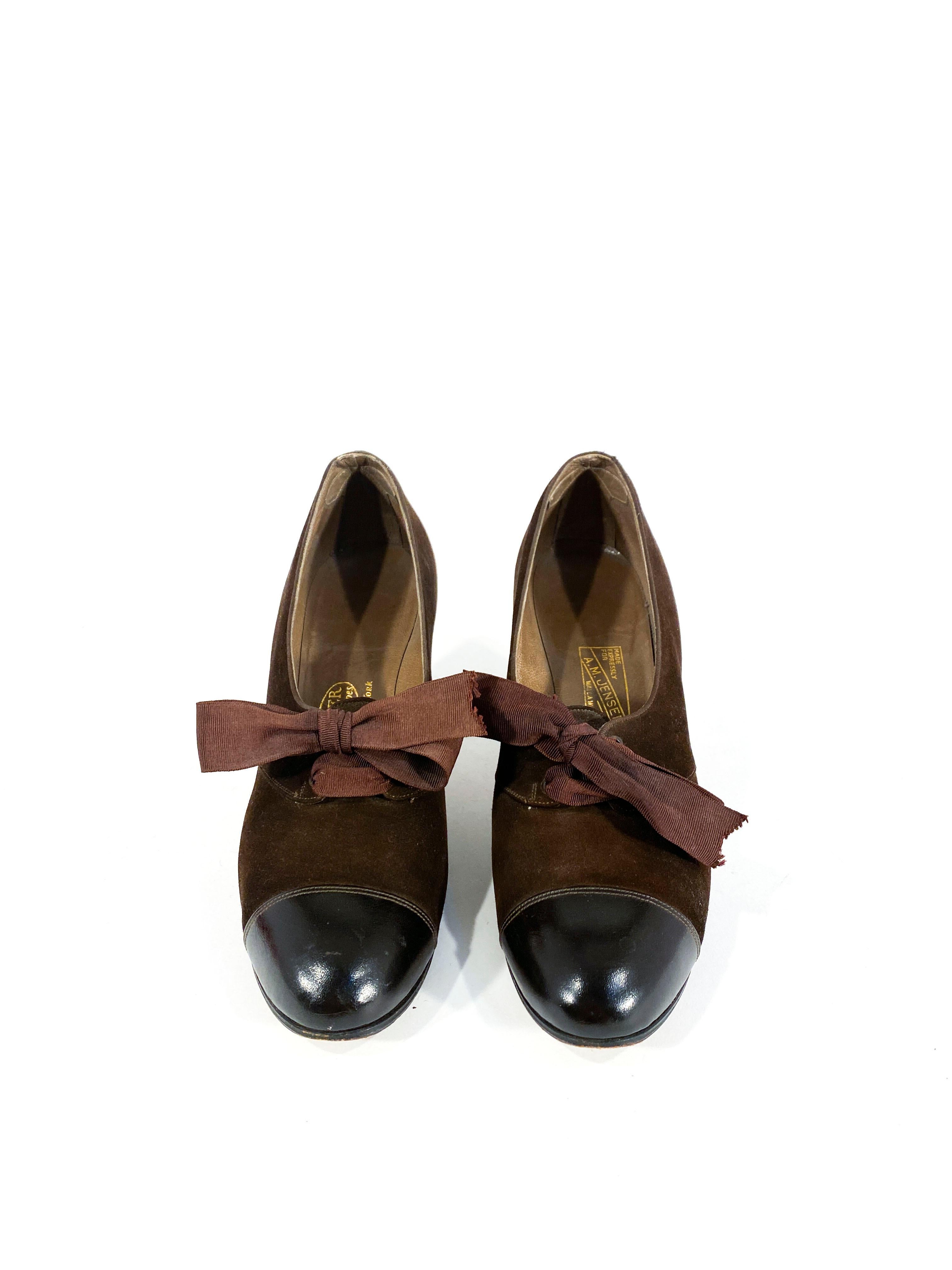 1930s Art Deco brown suede heels with smooth leather captor, grosgrain lace to tighten the top of the vamp, and a leather sole. The heels are 2.5 inches from the ground. 