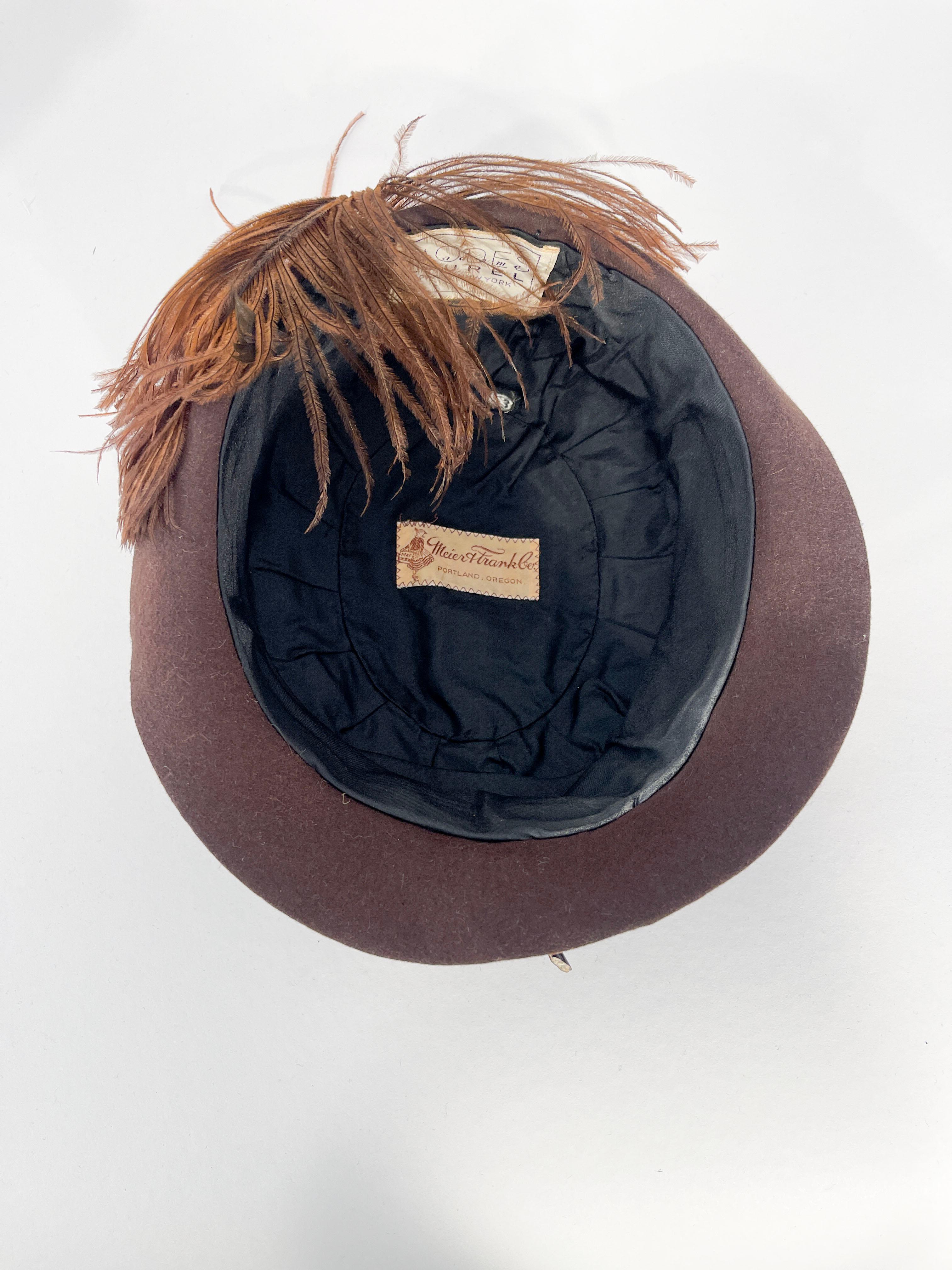 1930s Brown Wool and Velvet Hat with Feather Decoration For Sale 1