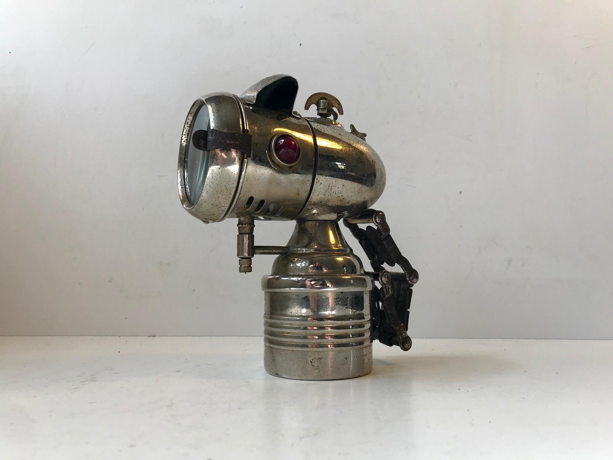 A 1930s carbide gas bicycle lamp. Manufactured by Melas in England during the 1930s. The condition is intact and original. The rust is superficial and will polish of. I have not touched it in any way.