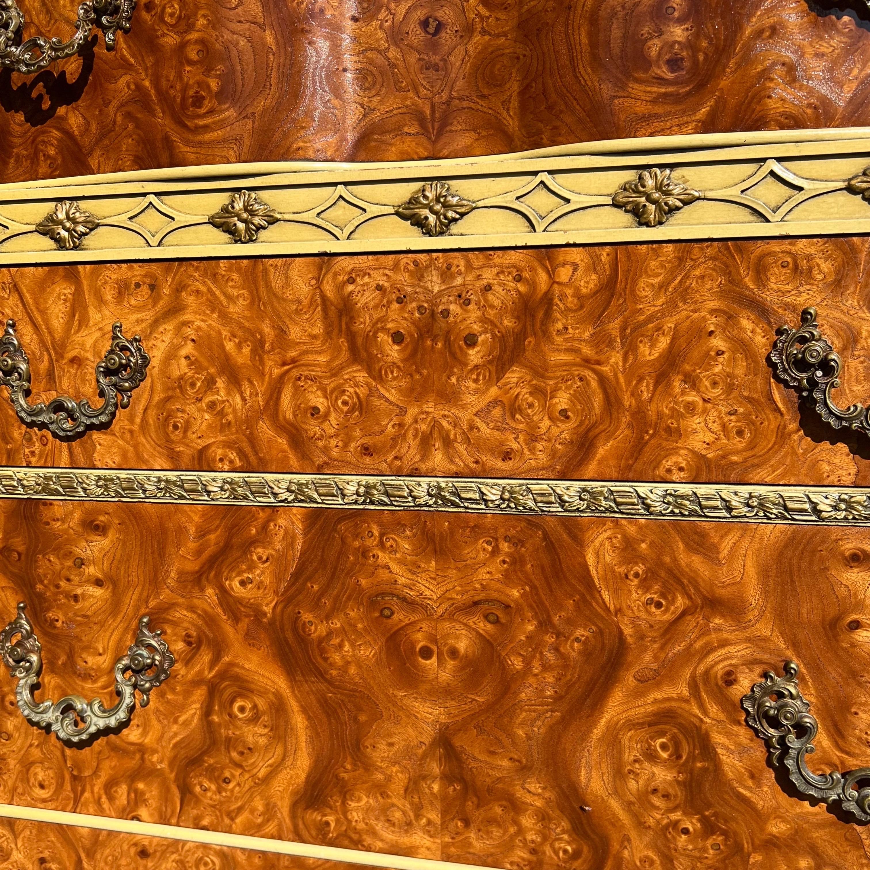 Commode haute à cinq tiroirs, style Louis XV, rococo français, 1930 Bon état - En vente à Charleston, SC
