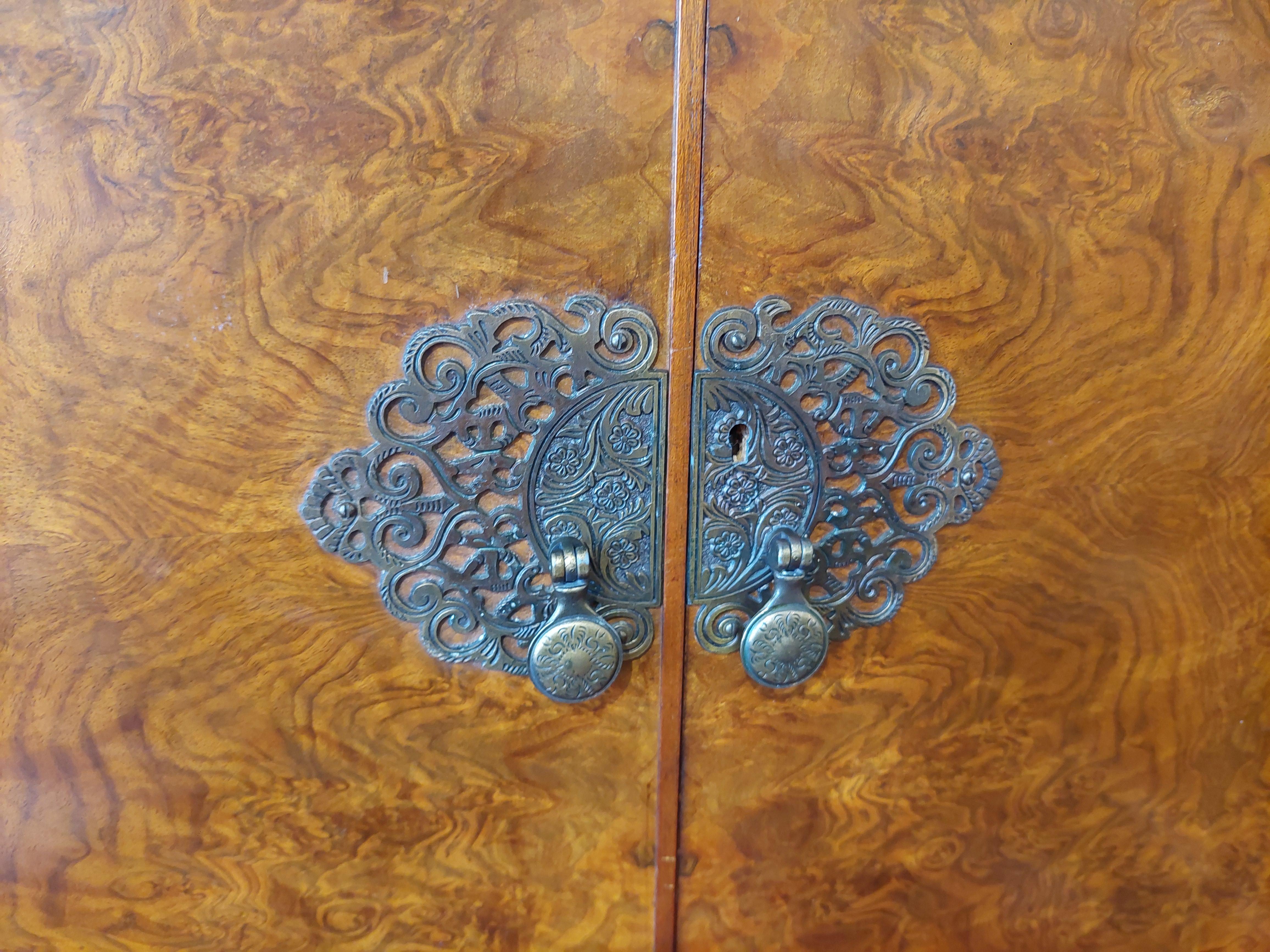 1930's  Burr Walnut Veneered Cocktail Drinks Cabinet 13