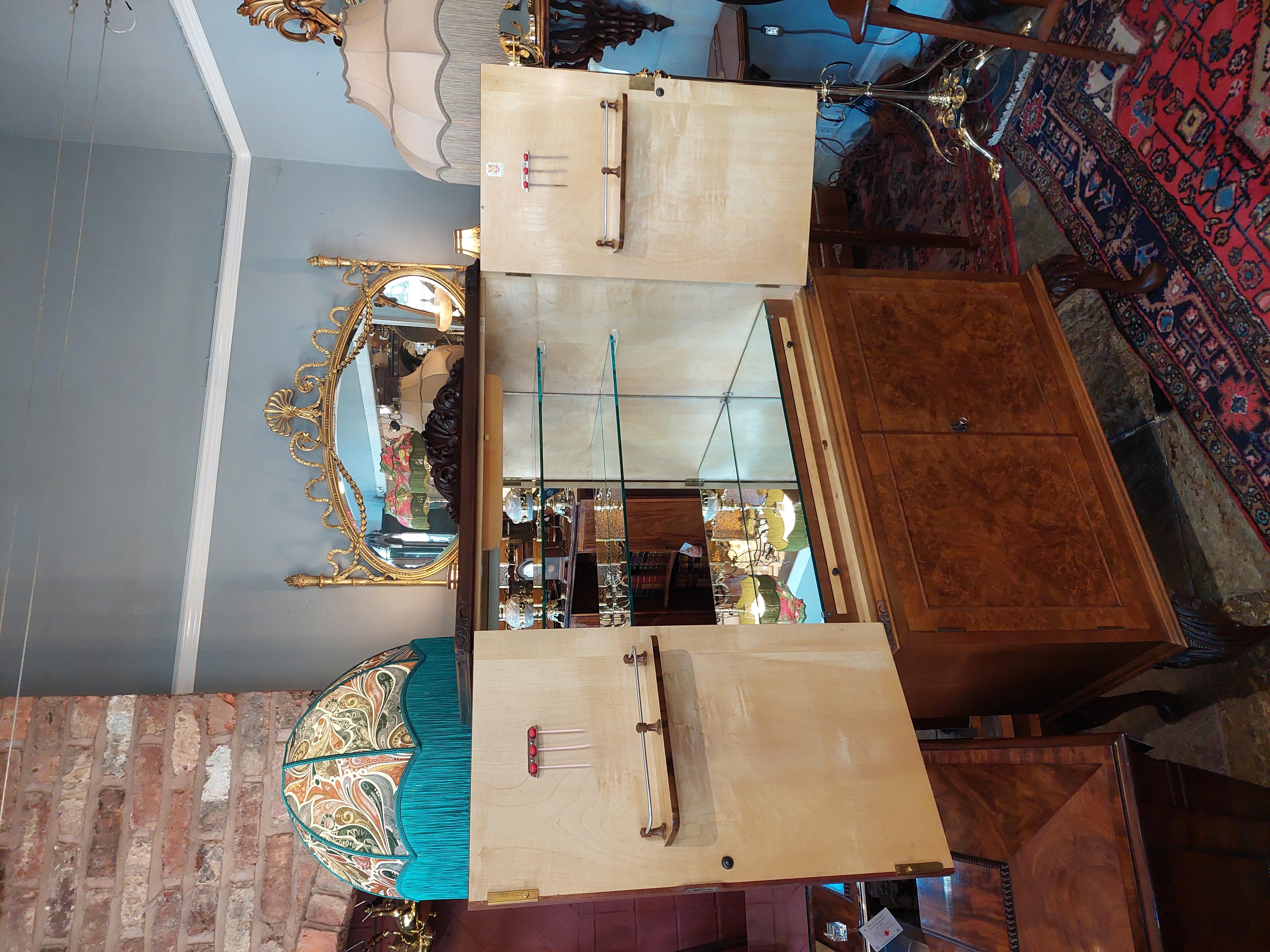 1930's  Burr Walnut Veneered Cocktail Drinks Cabinet In Good Condition In Altrincham, GB