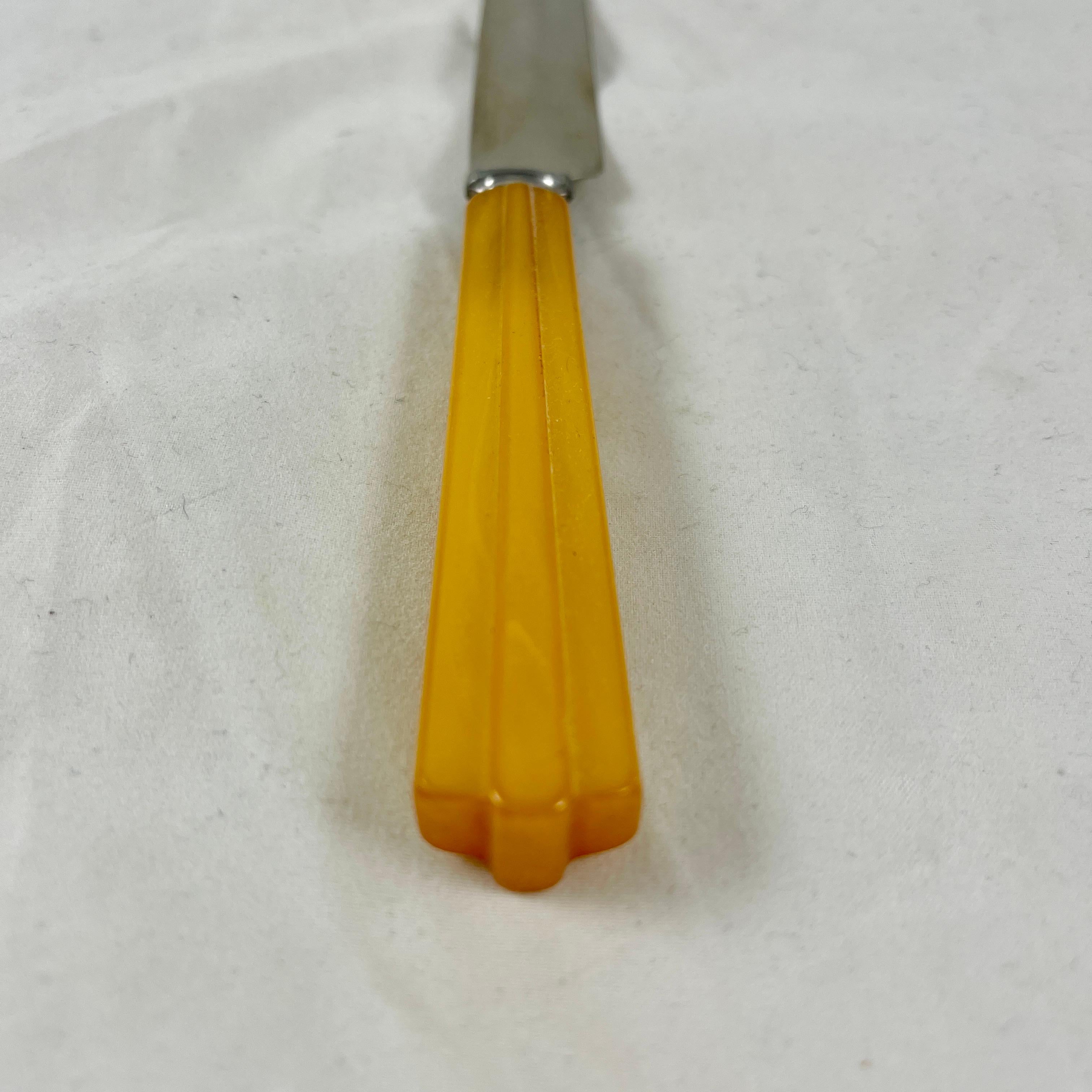 1930s Butterscotch Bakelite Beveled Handled Art Deco Flatware, 26 piece set In Good Condition In Philadelphia, PA