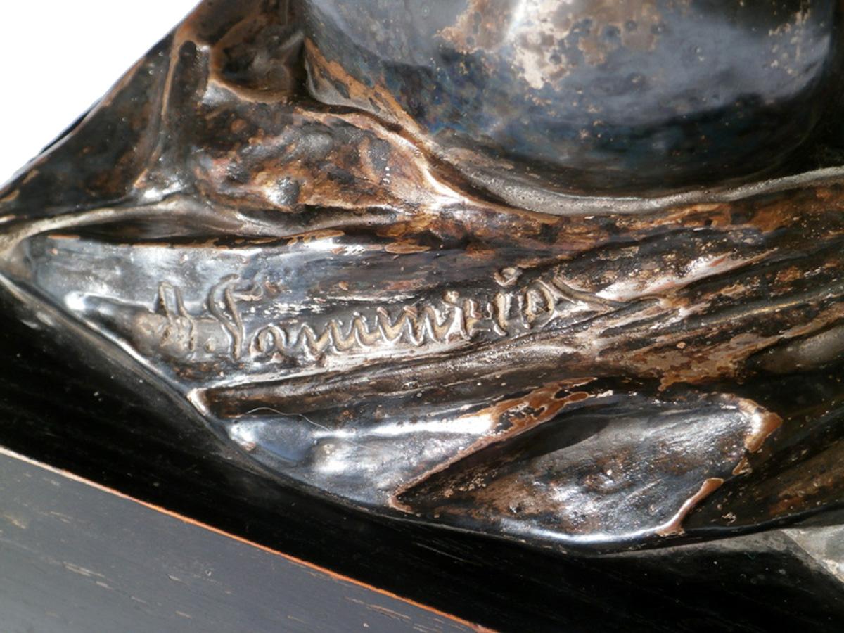 Años 30 por Arturo Pannunzio Figura de cerámica plateada en venta 2
