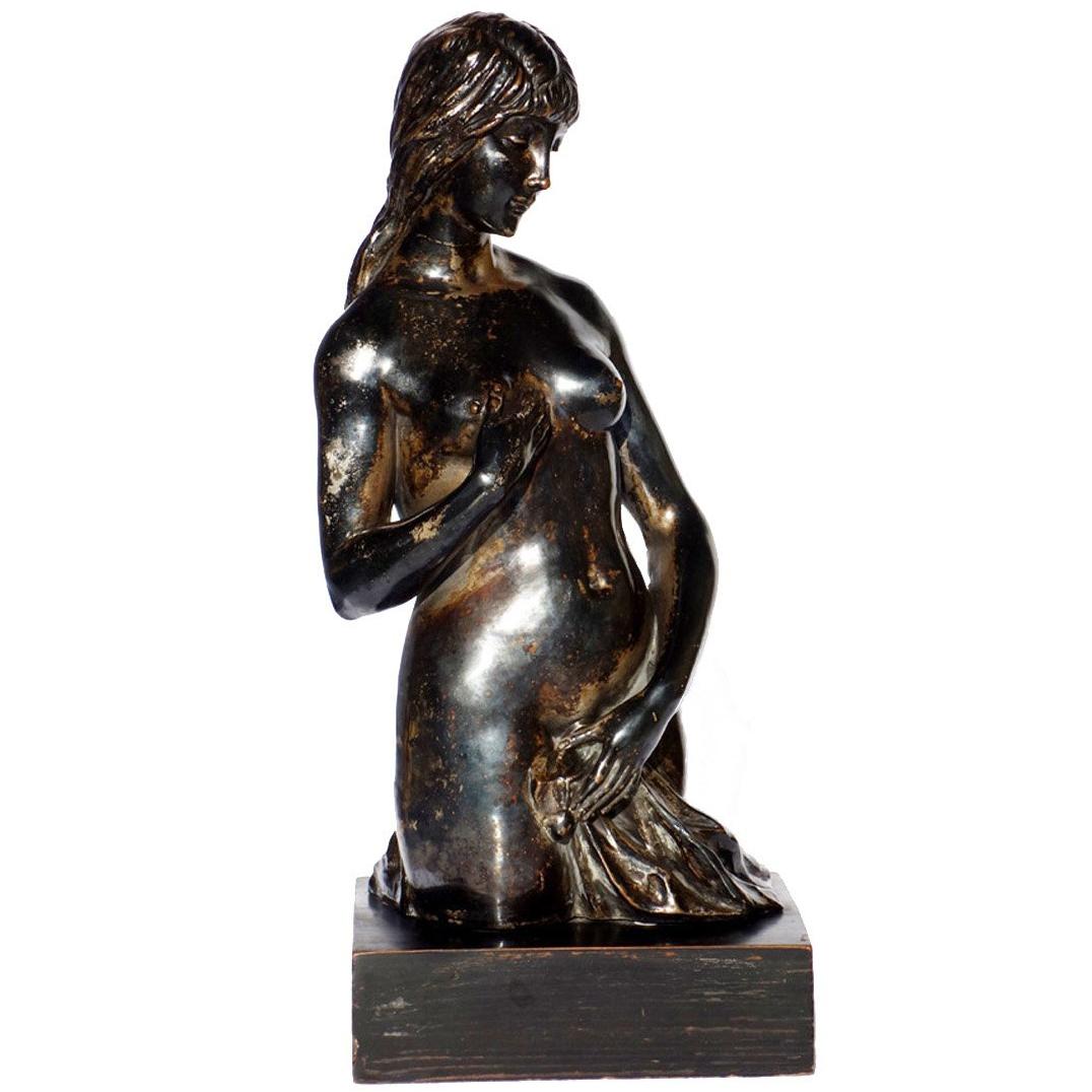 Años 30 por Arturo Pannunzio Figura de cerámica plateada en venta