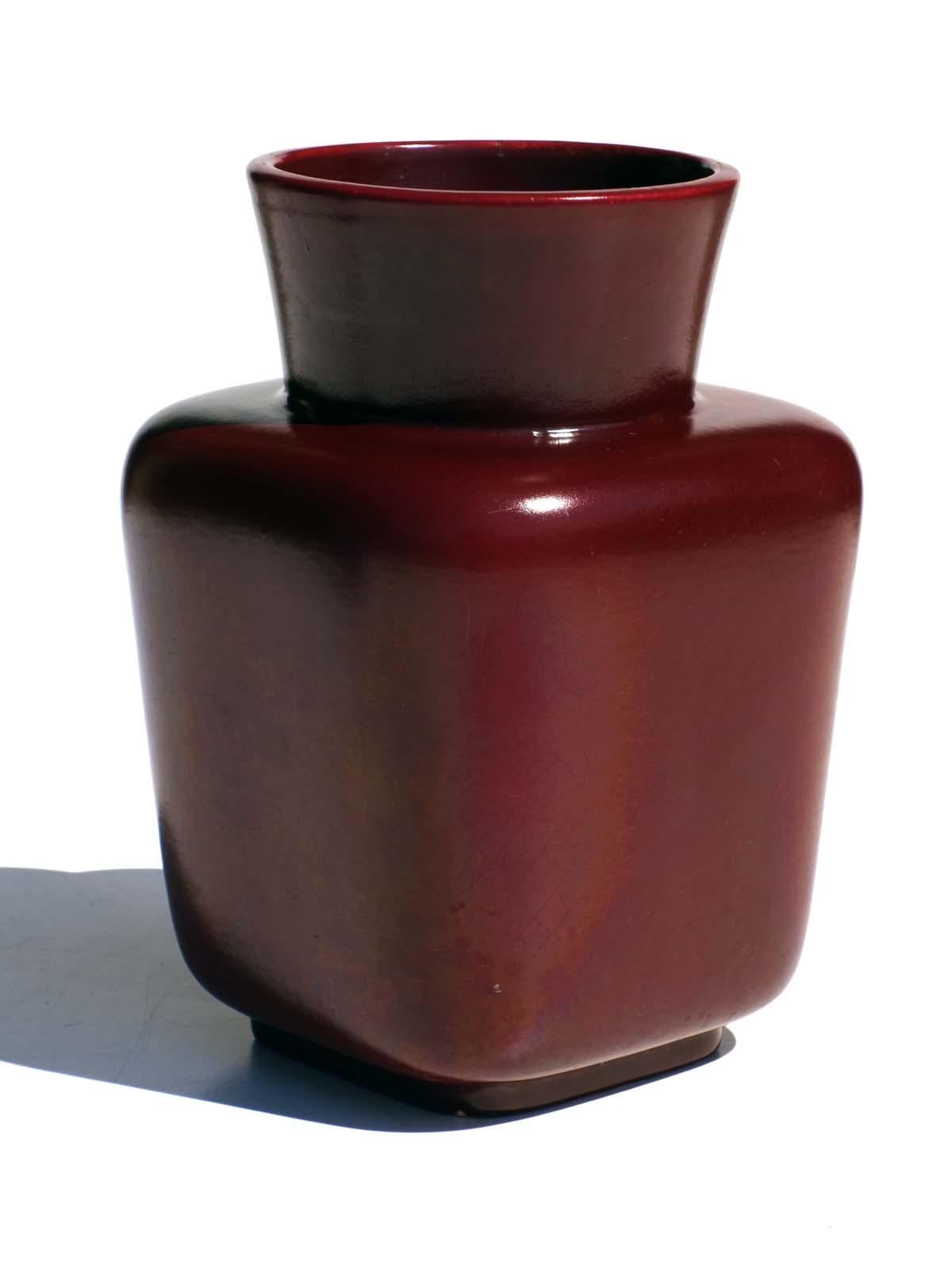Giovanni Gariboldi
San Cristoforo, Milan
1930s

Bordeaux ceramic vase
Excellent condition.