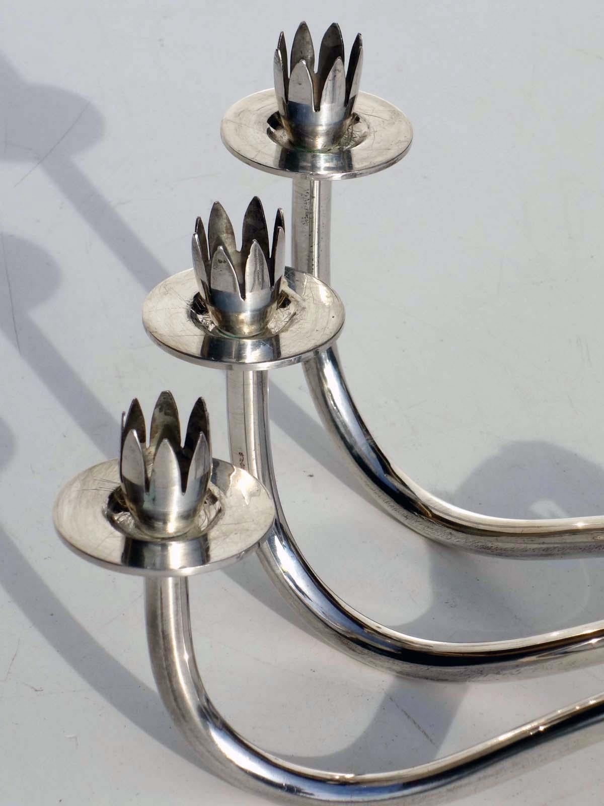 1930s by Mario Buccellati Art Deco Italian Silver Pair of Candleholder In Excellent Condition For Sale In Brescia, IT