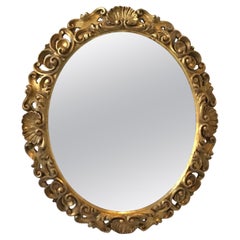Miroir italien ovale des années 1930 en bois sculpté et doré avec motif de coquillages