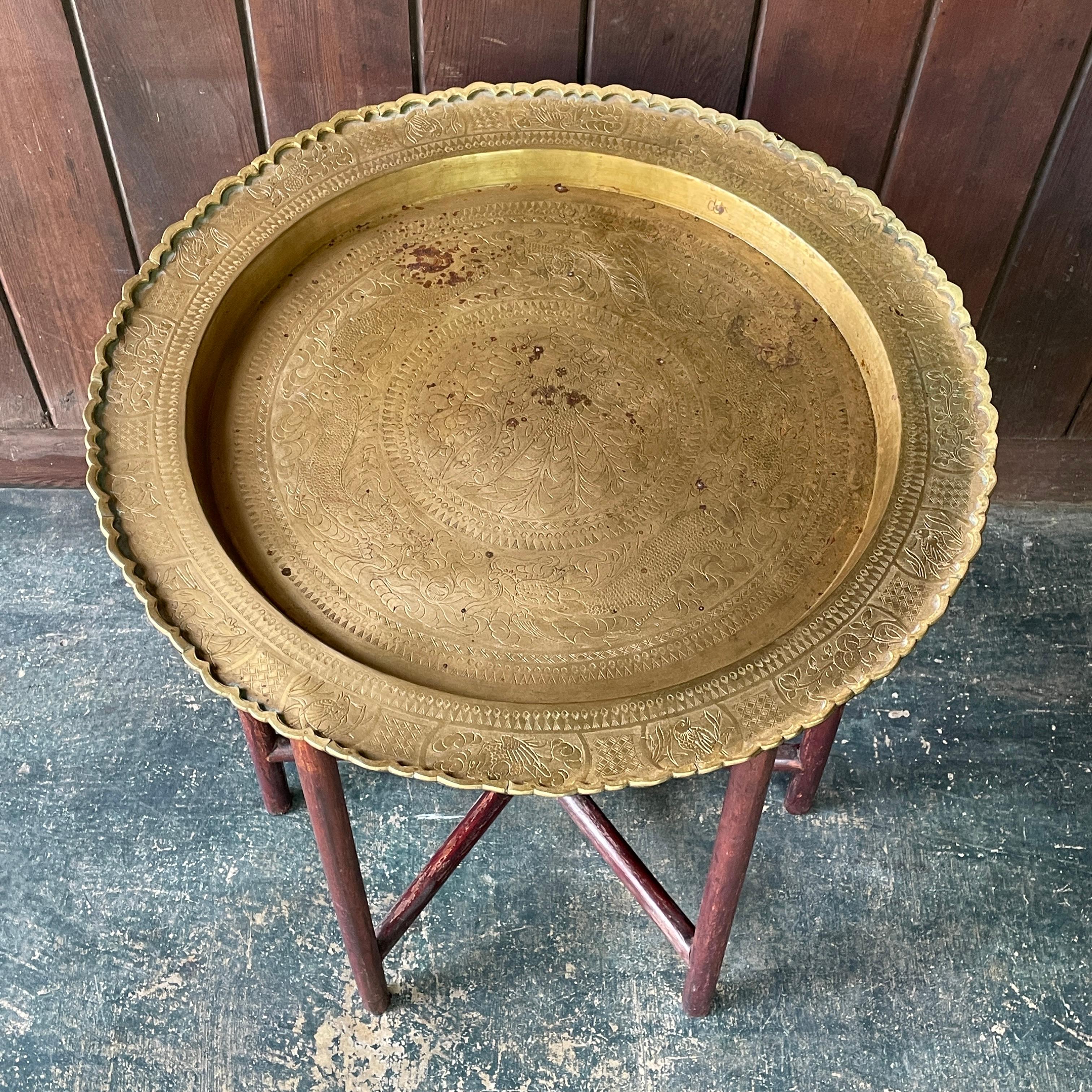 Moresco Tavolo da tè a vassoio Foldes in ottone del 1930, marocchino a 6 gambe in vendita