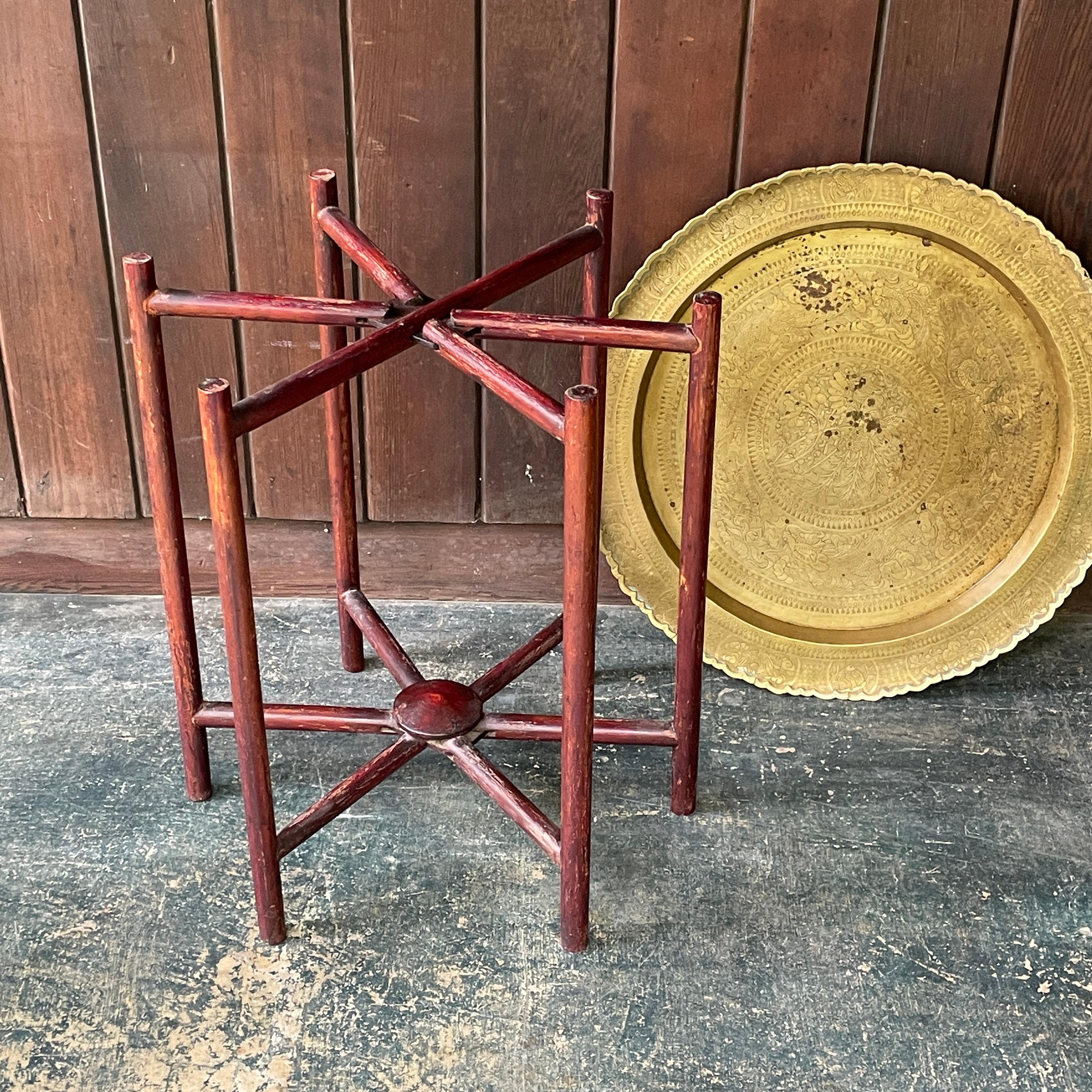 Fatto a mano Tavolo da tè a vassoio Foldes in ottone del 1930, marocchino a 6 gambe in vendita