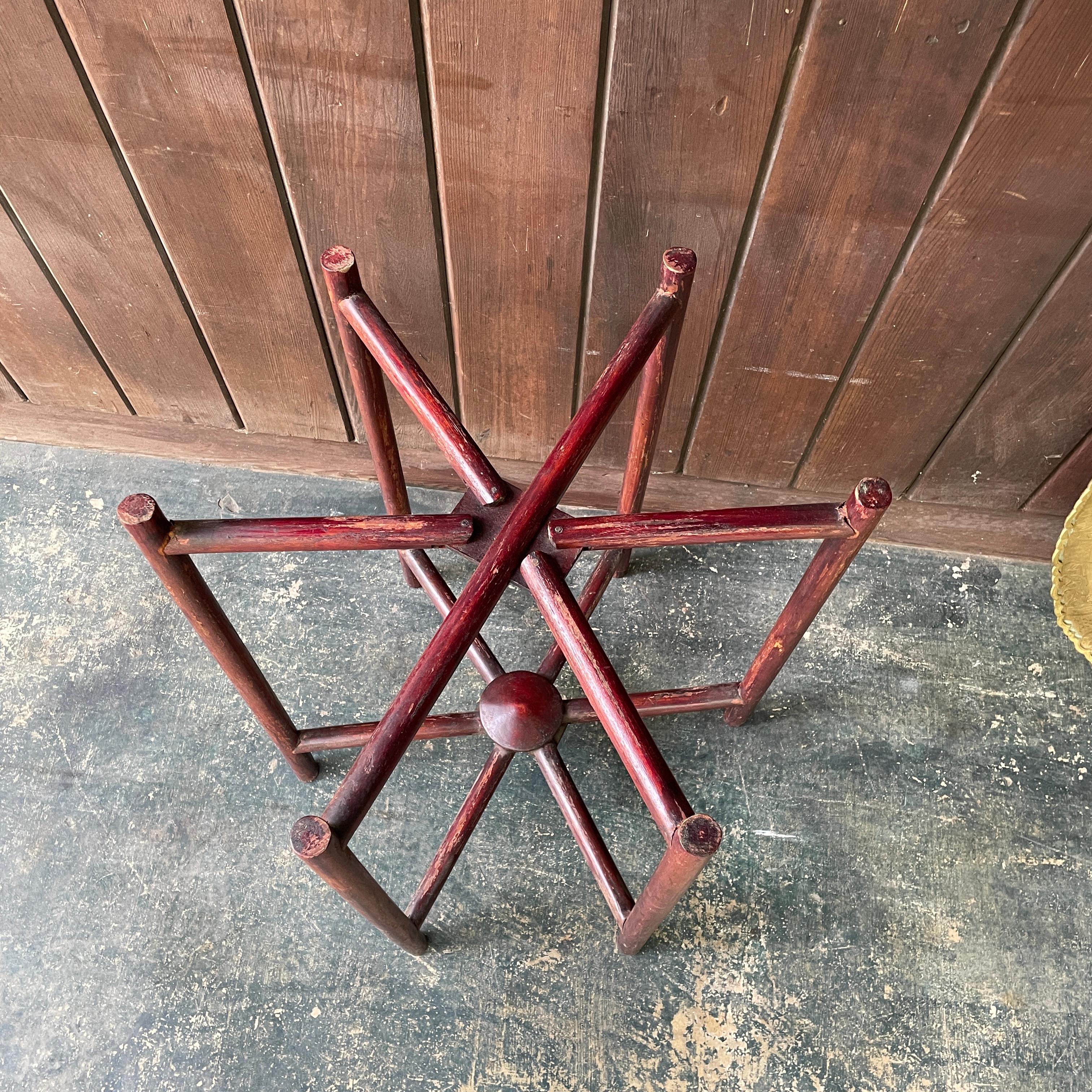Ottone Tavolo da tè a vassoio Foldes in ottone del 1930, marocchino a 6 gambe in vendita