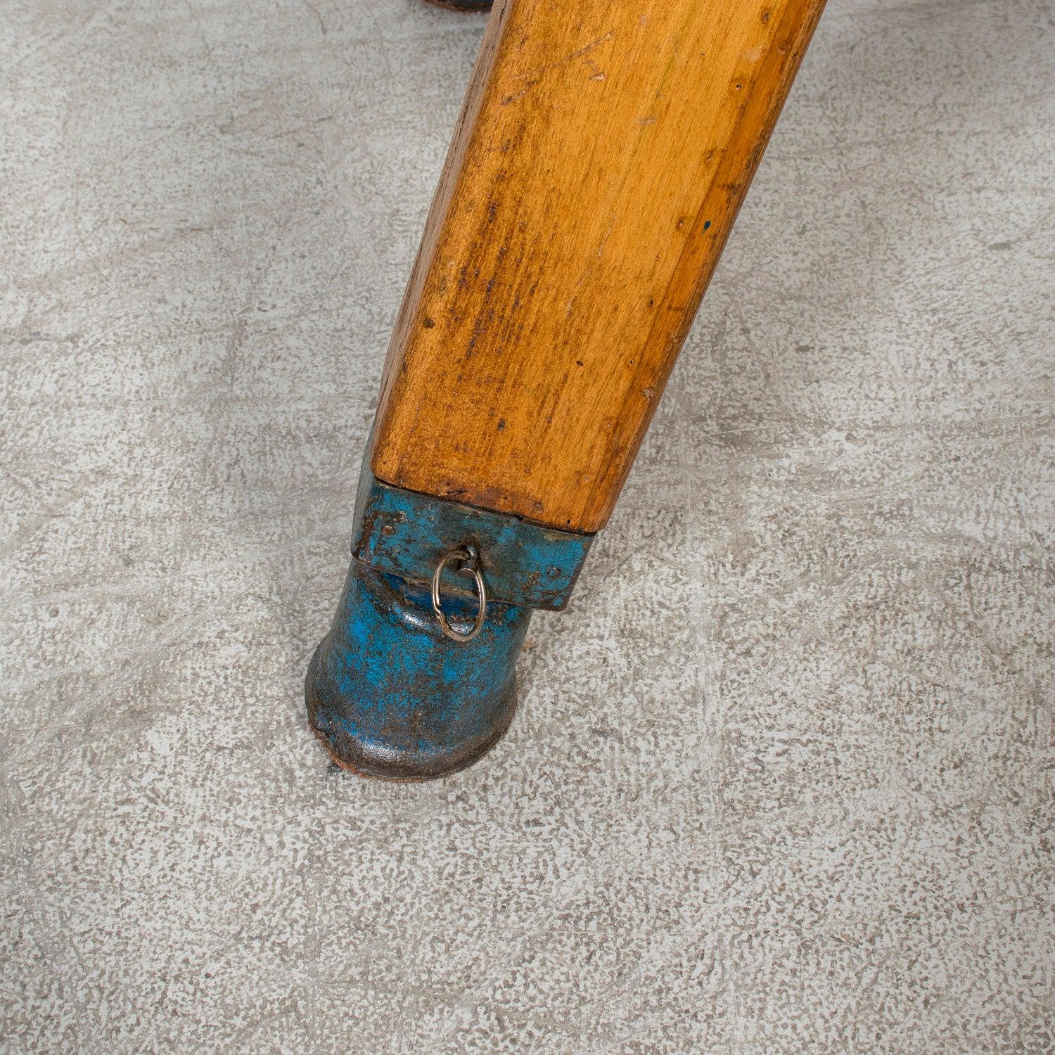 Cuir Banc industriel à arçons en cuir d'Europe centrale des années 1930 en vente
