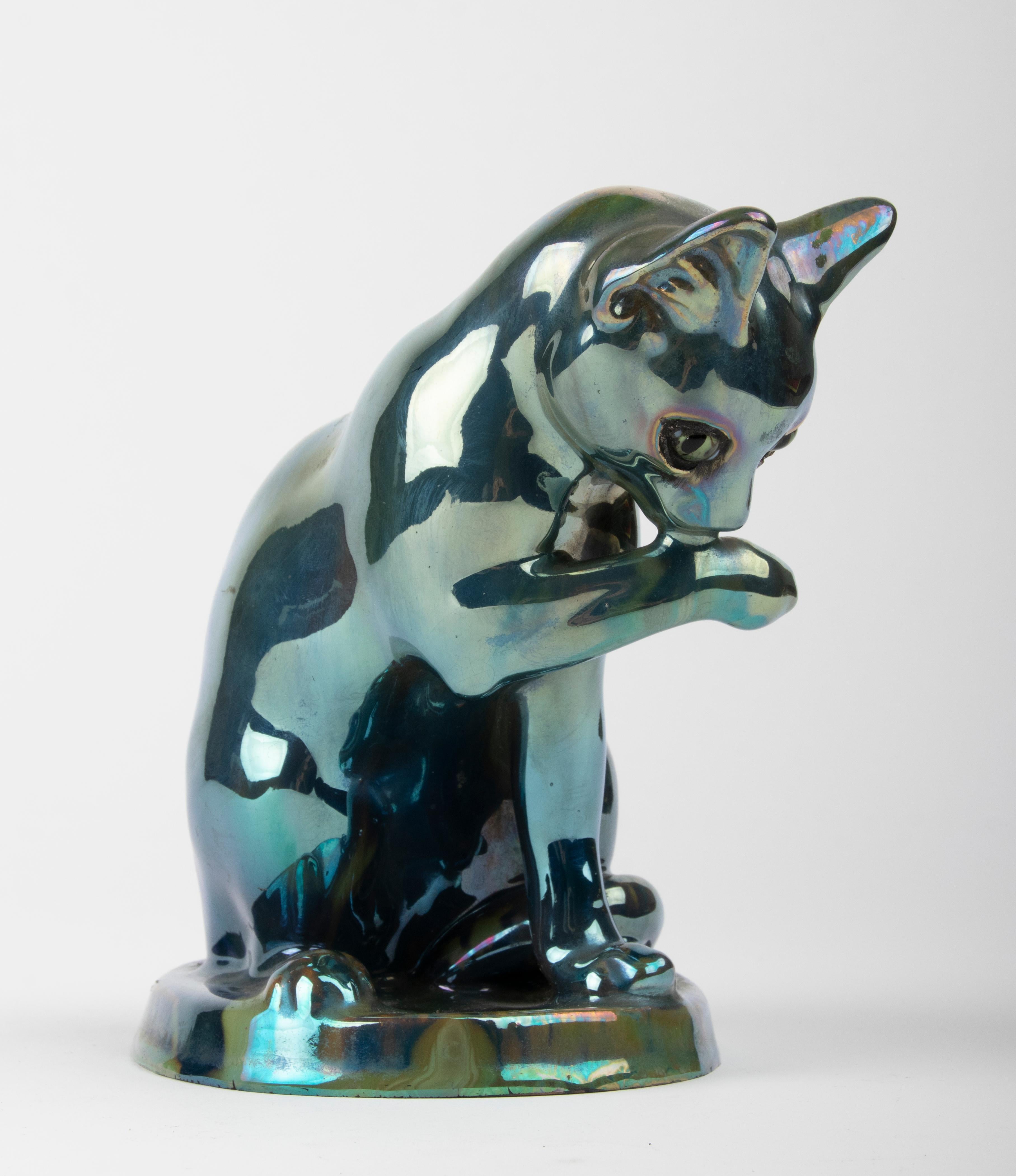 Keramik-Katze-Figur aus den 1930er Jahren mit schillernder Glasur, Alpaka. Cytère Rambervilliers (Französisch) im Angebot
