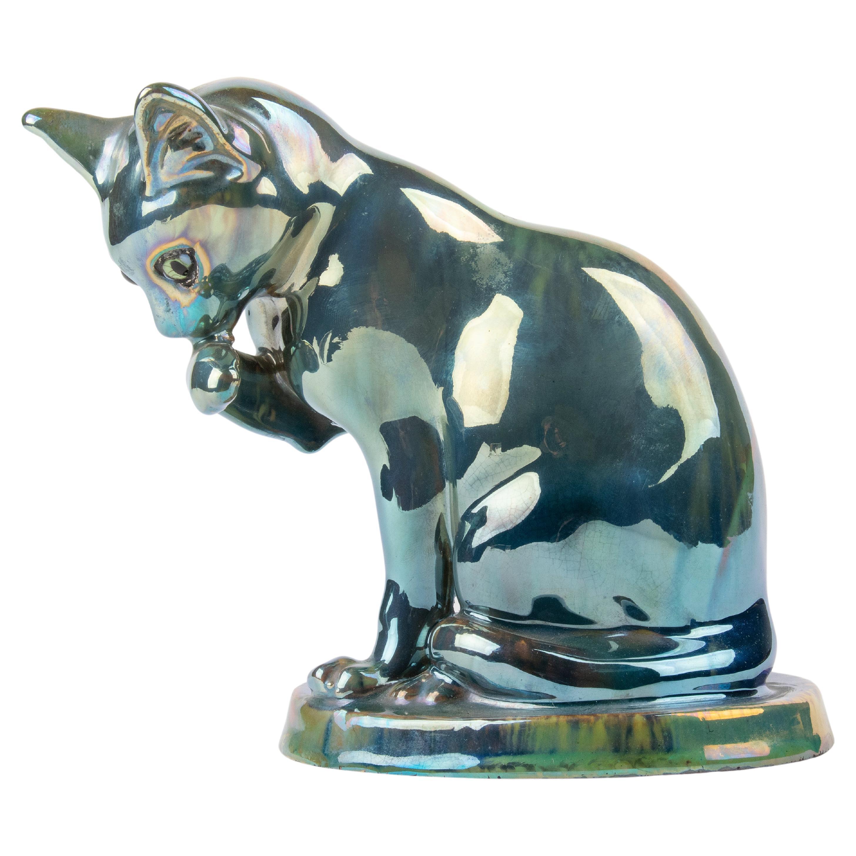 Keramik-Katze-Figur aus den 1930er Jahren mit schillernder Glasur, Alpaka. Cytère Rambervilliers im Angebot