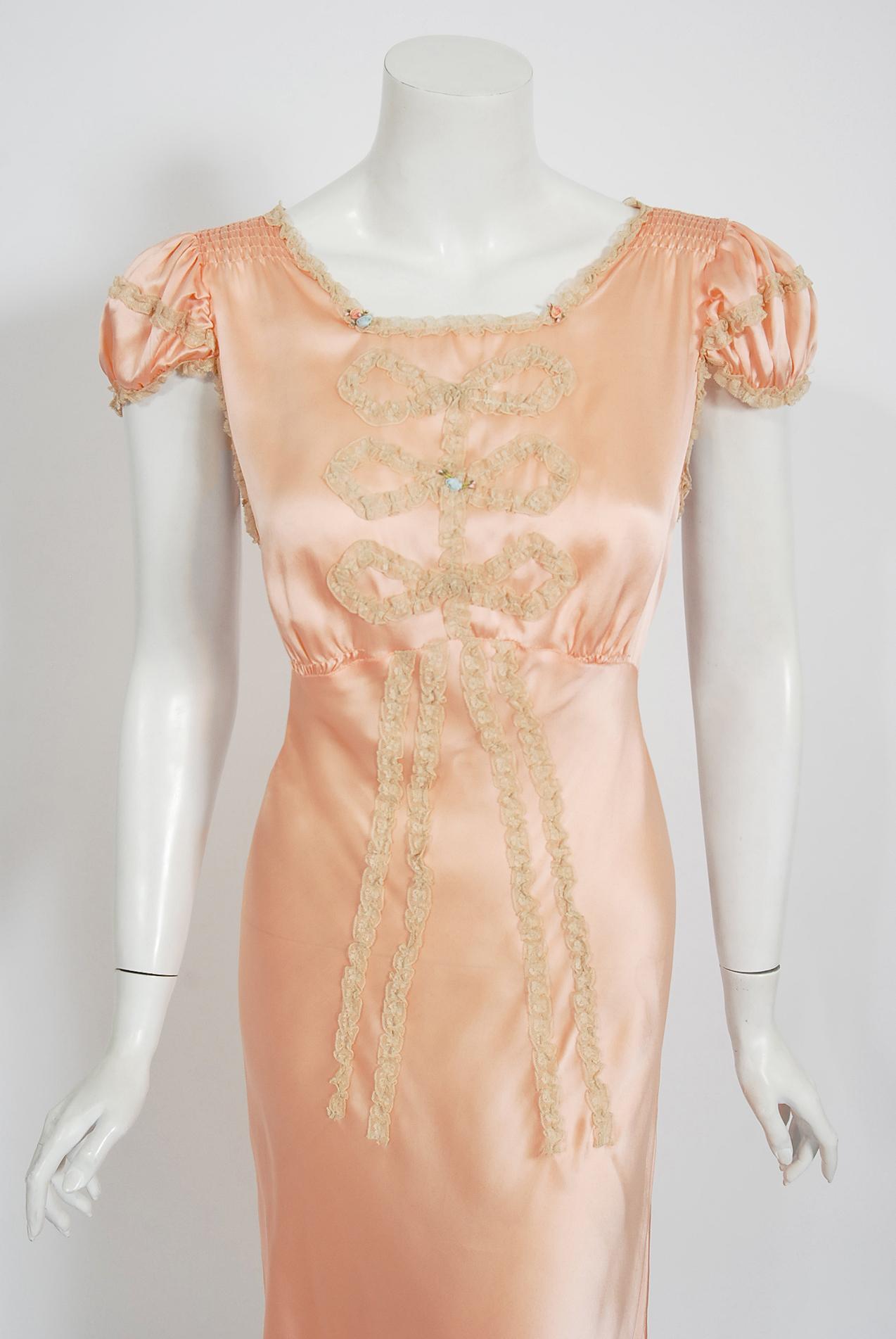 Vintage 1930's Champagne-Pink Silk Lace Puff Sleeve Bias-Cut Slip Night Gown In Good Condition In Beverly Hills, CA