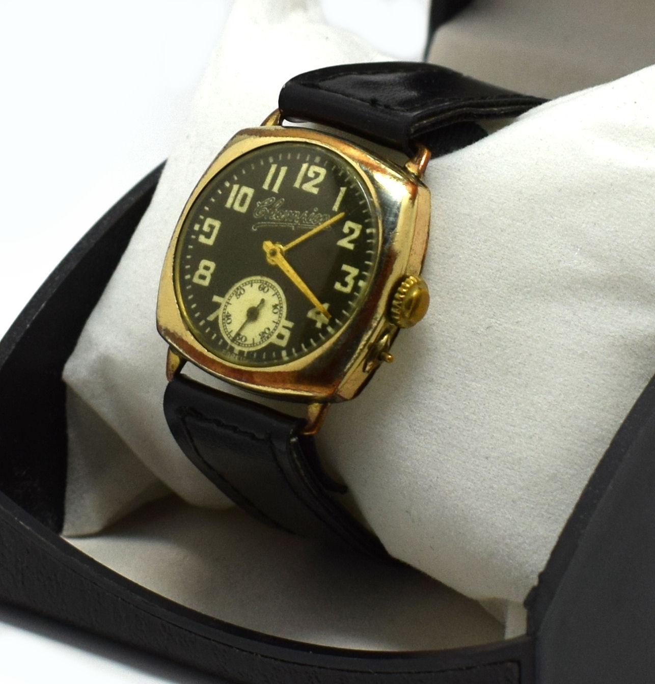Art déco montre à coussin Champion Art Déco des années 1930 pour homme:: plaquée or
