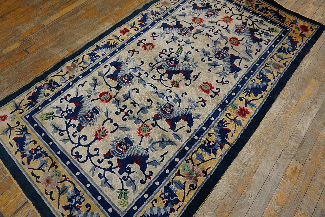 Hand-Knotted 1930s Chinese Silk Carpet with Foo Dog Design ( 4' x 7' - 122 x 213 ) For Sale