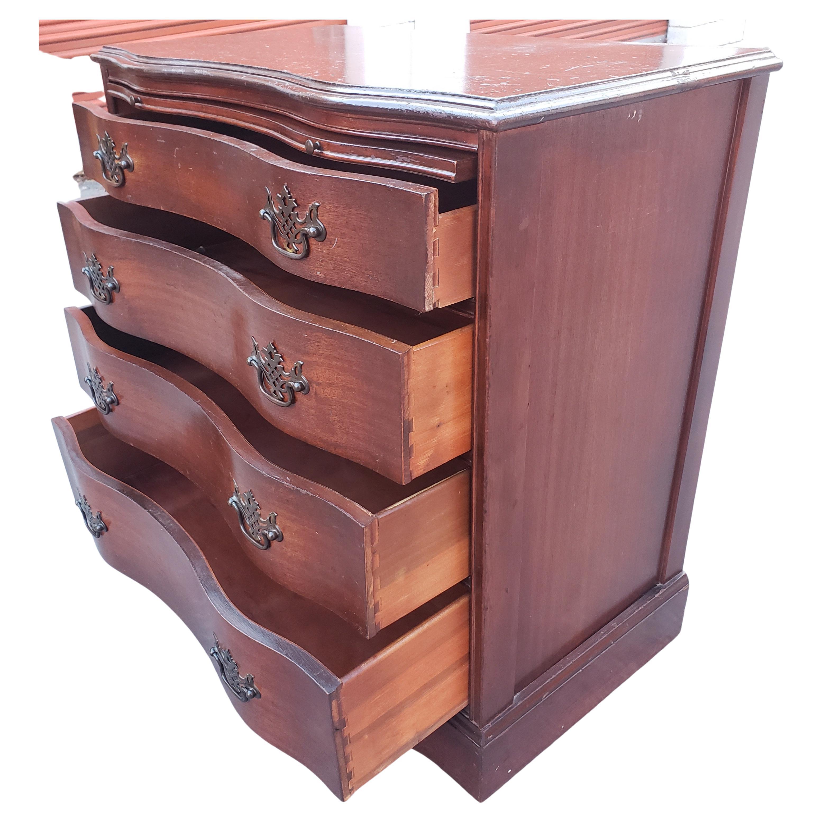 American 1930s Chippendale Serpentine Front Mahogany Chest of Drawers with Pull Out Tray