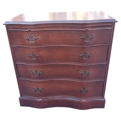 1930s Chippendale Serpentine Front Mahogany Chest of Drawers with Pull Out Tray