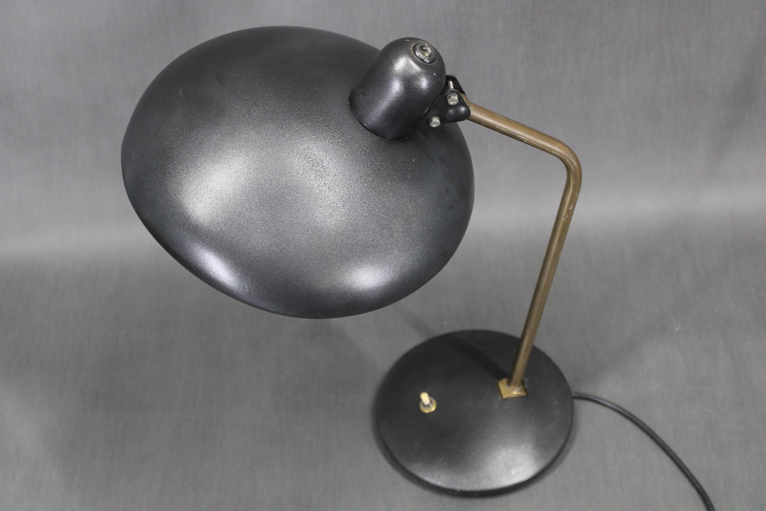 Lampada da tavolo Christian Dell degli anni '30 per Kaiser Idell, Germania in vendita 8