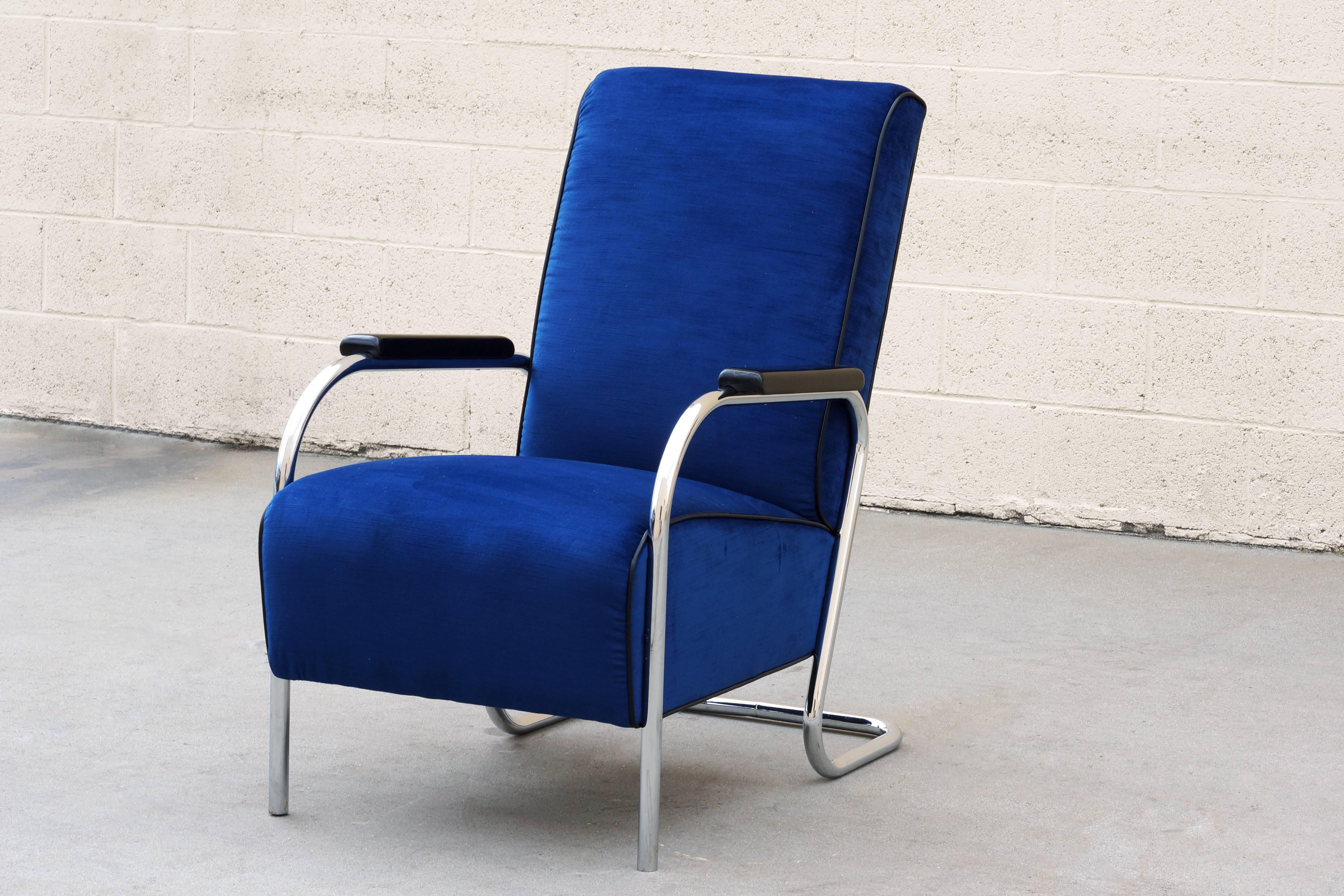 Excellent Art Deco era chrome armchair by Lloyd, circa 1930s. Newly chromed and reupholstered in blue velvet with black vinyl piping. This beauty is in excellent condition. 

Dimensions: 36
